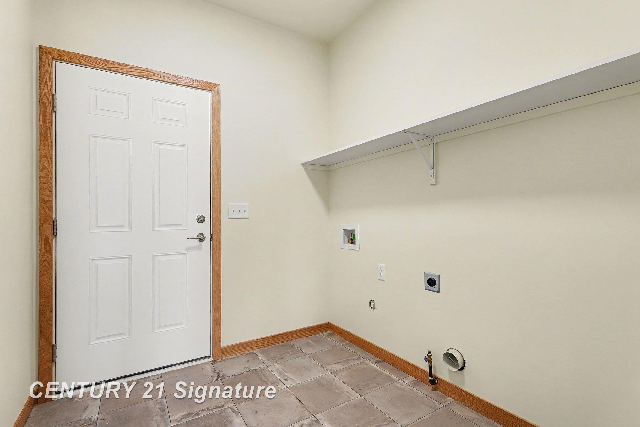 8440 S Valley Spring Lane, Freeland, MI 48623 — Photo 9