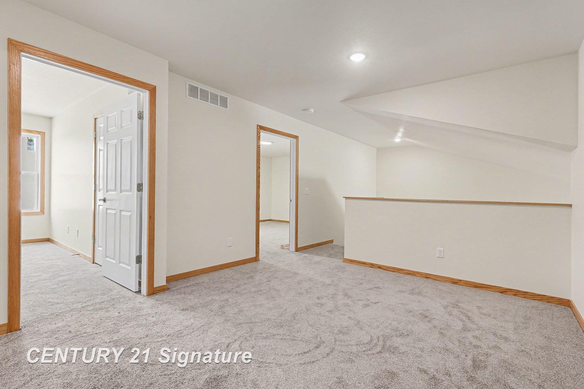 8440 S Valley Spring Lane, Freeland, MI 48623 — Photo 10
