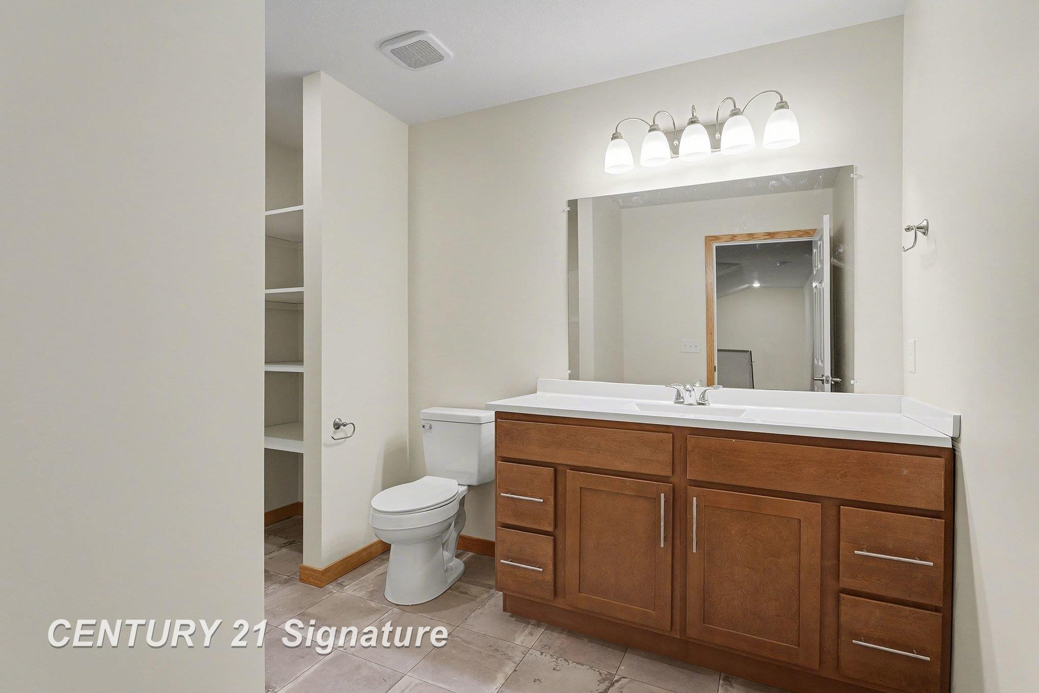 8440 S Valley Spring Lane, Freeland, MI 48623 — Photo 13