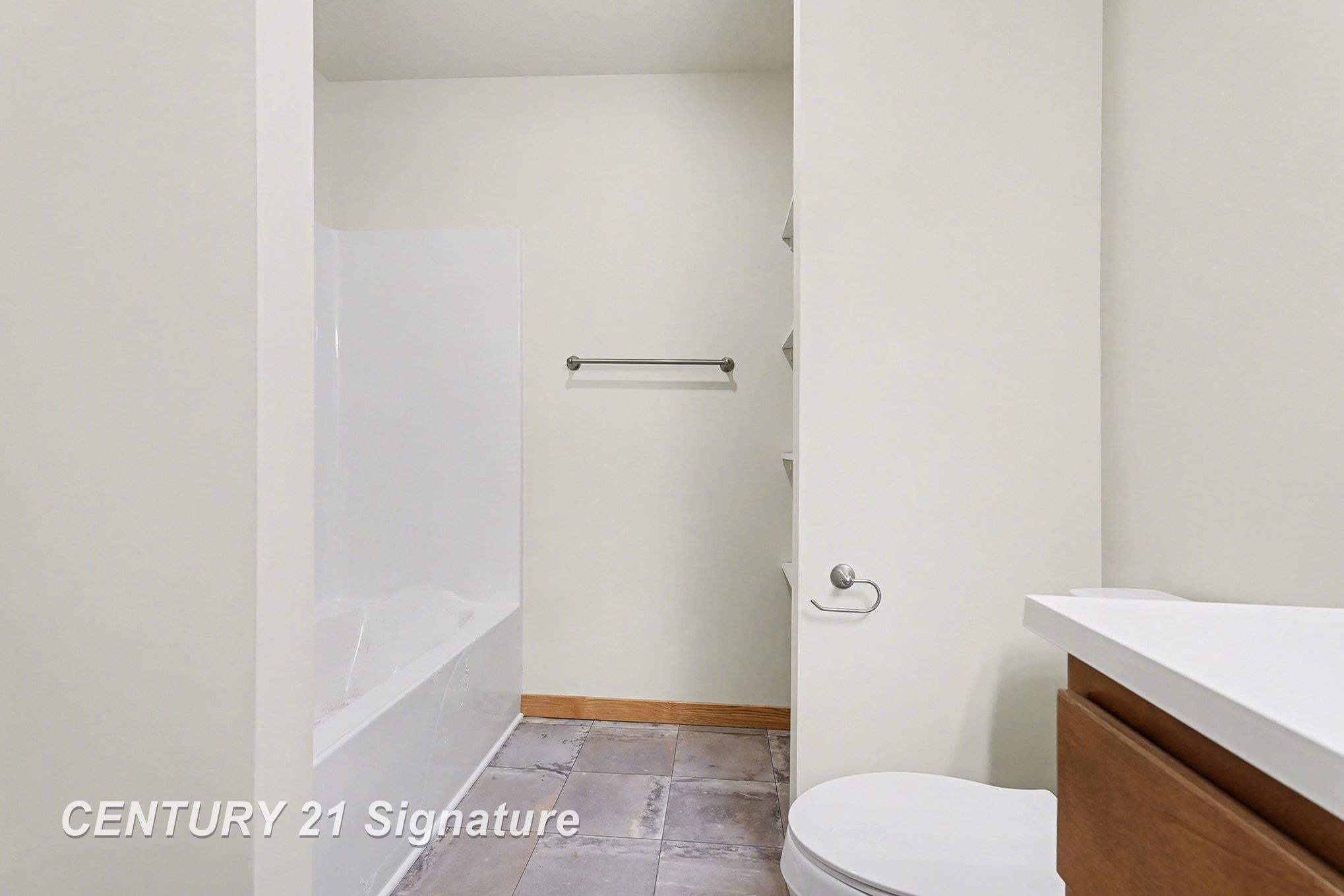 8440 S Valley Spring Lane, Freeland, MI 48623 — Photo 14