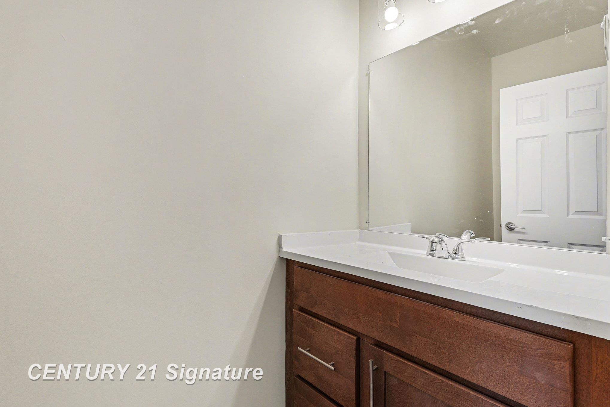 8440 S Valley Spring Lane, Freeland, MI 48623 — Photo 18