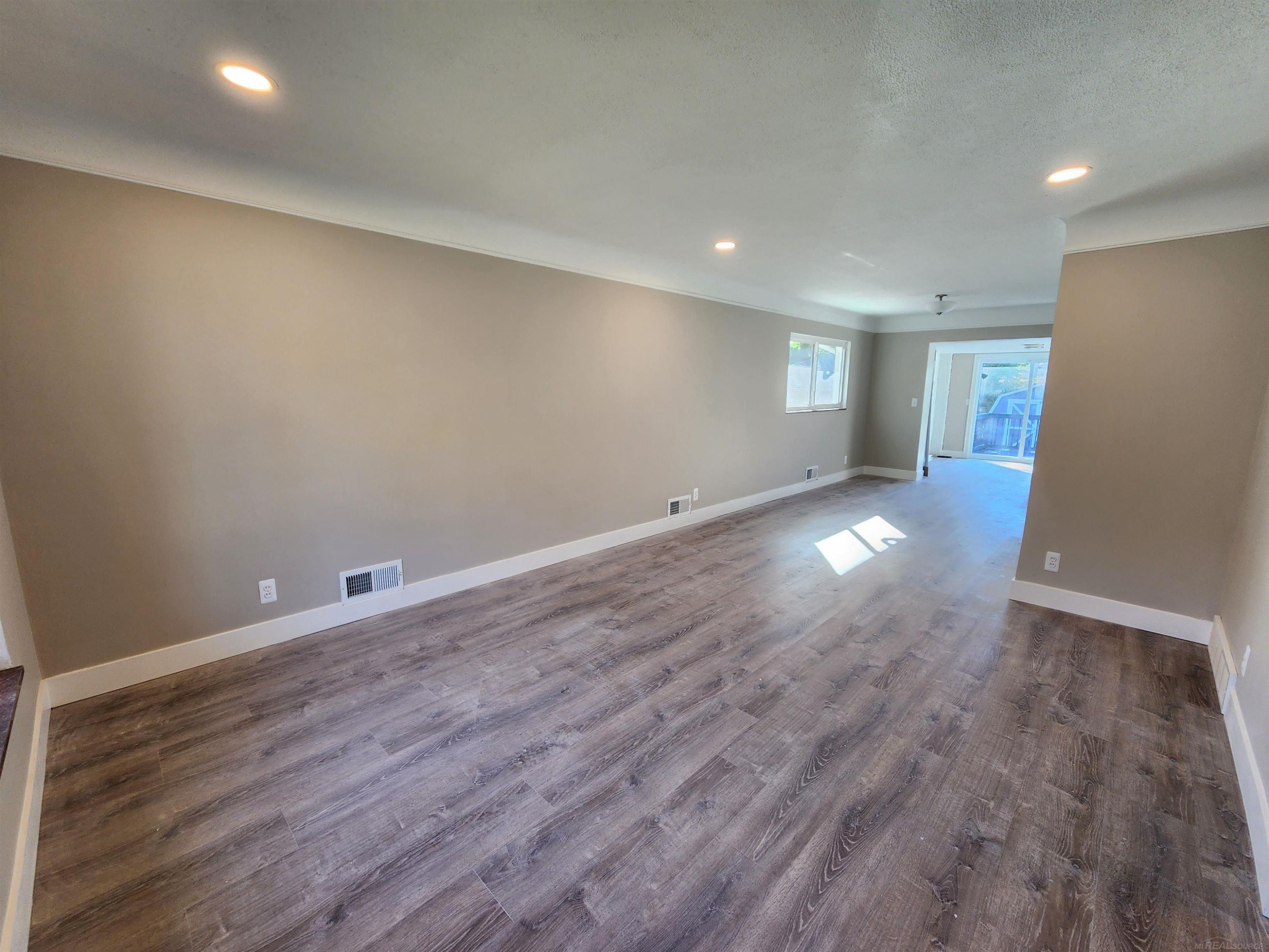 15121 Oak Park Boulevard, Oak Park, MI 48237 — Photo 3