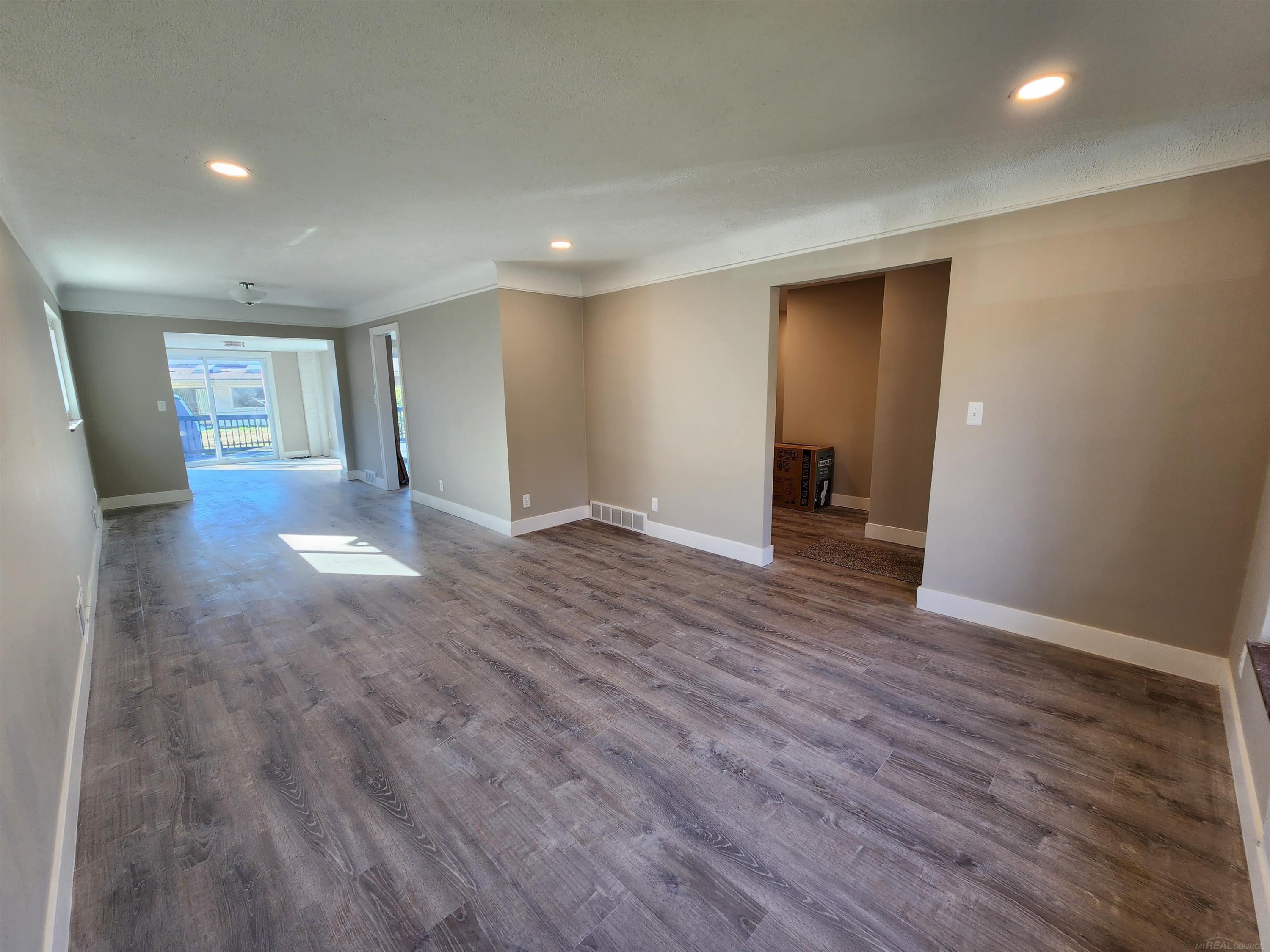 15121 Oak Park Boulevard, Oak Park, MI 48237 — Photo 4