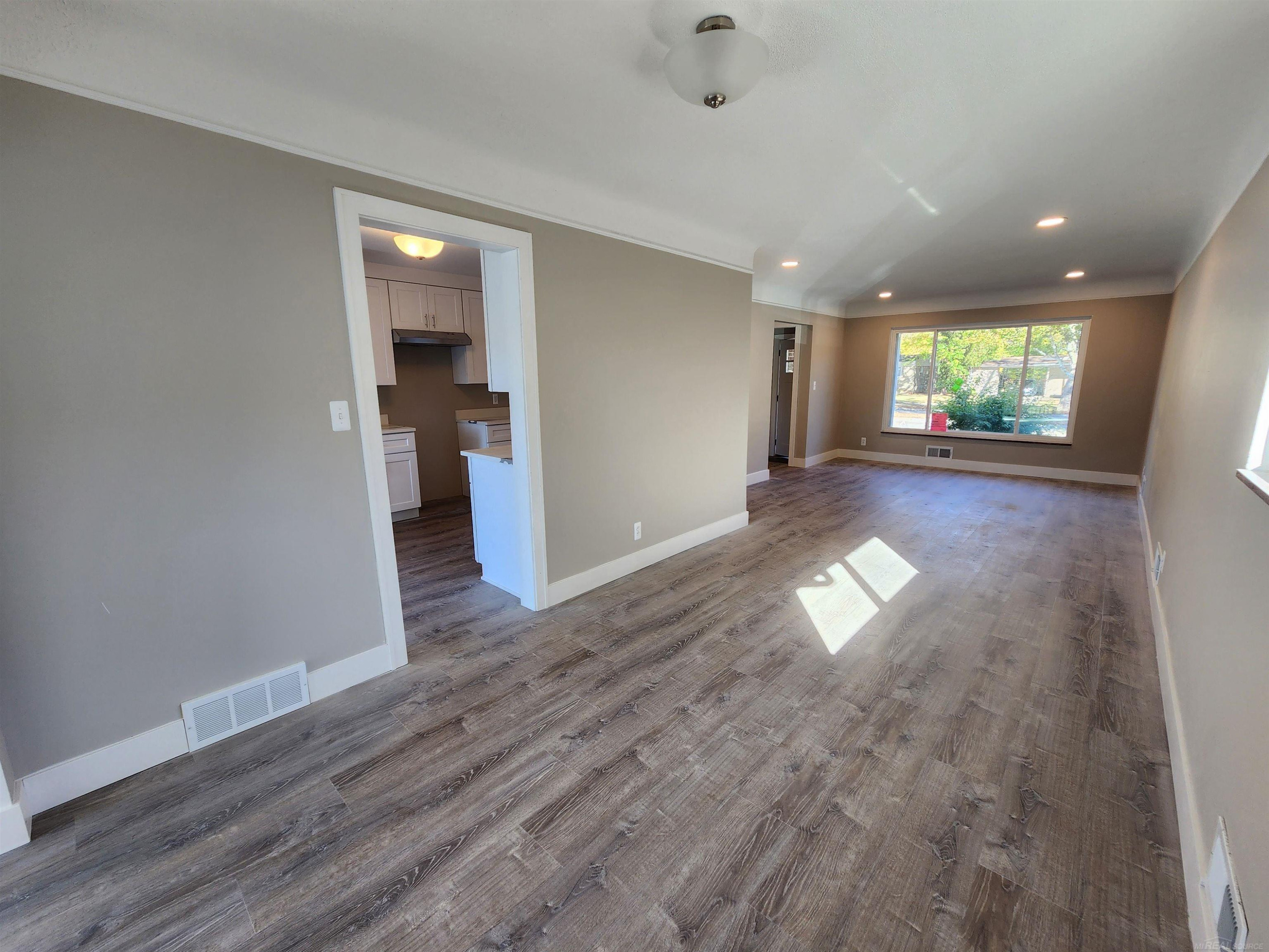 15121 Oak Park Boulevard, Oak Park, MI 48237 — Photo 5
