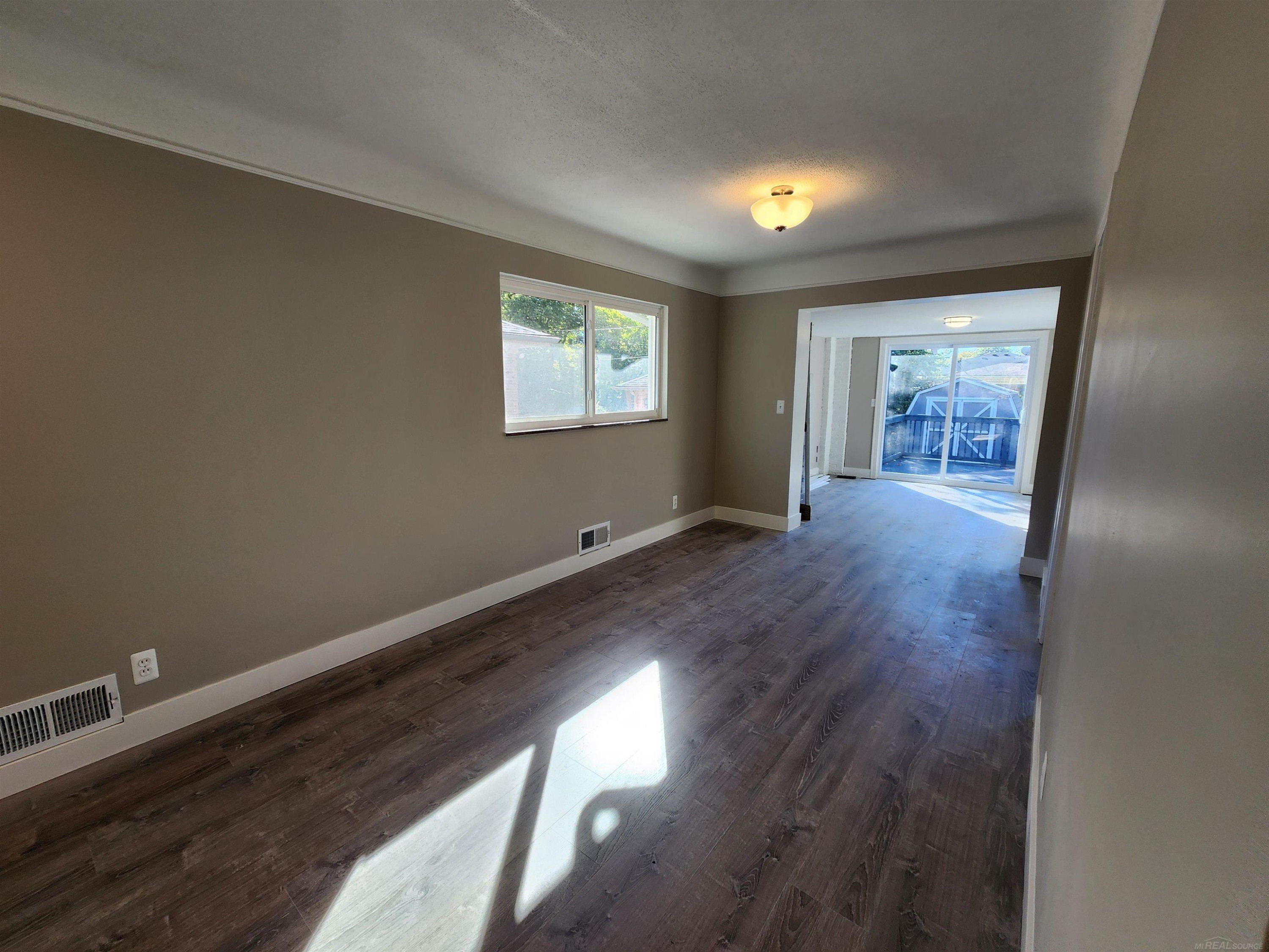 15121 Oak Park Boulevard, Oak Park, MI 48237 — Photo 6