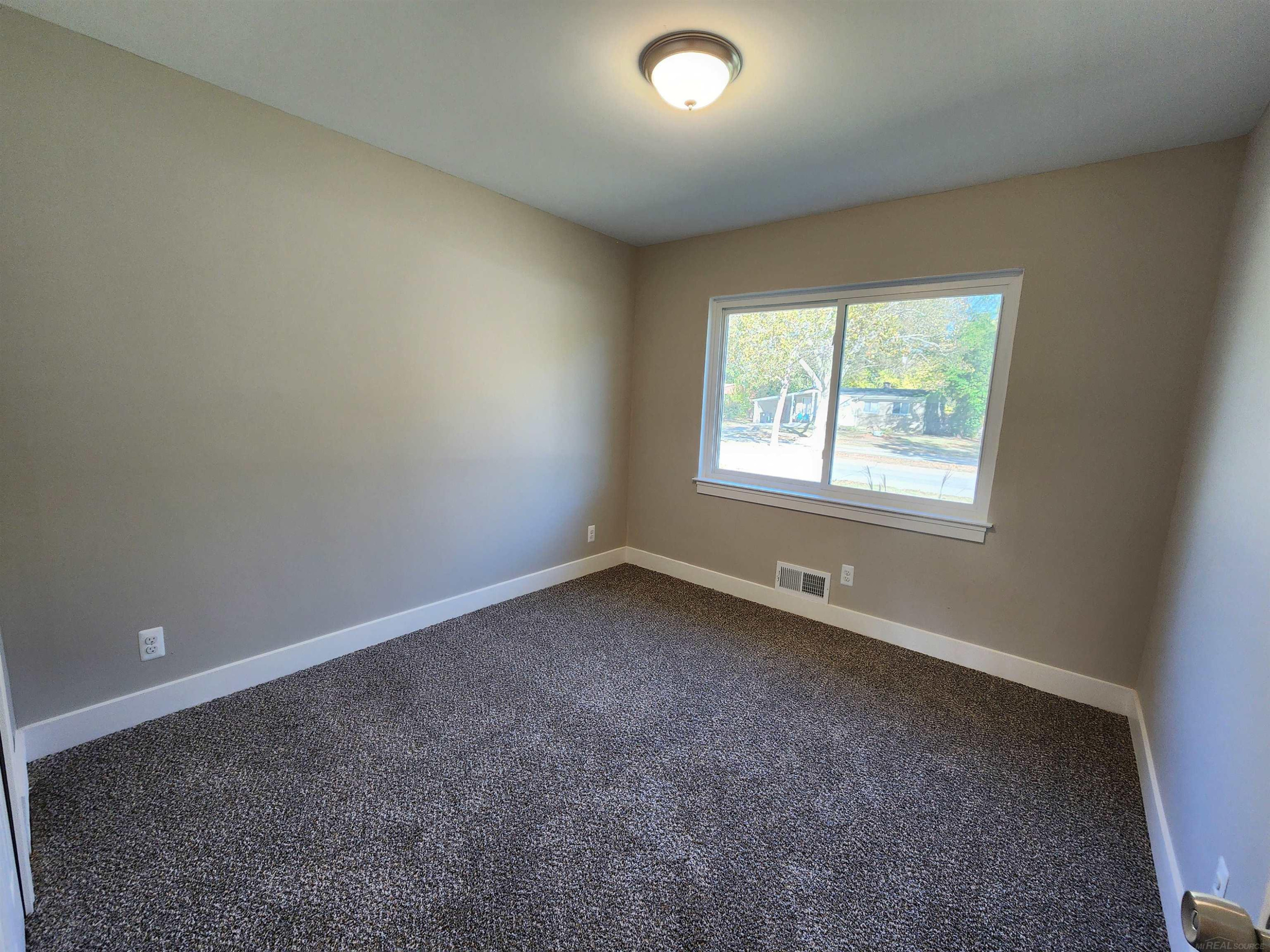 15121 Oak Park Boulevard, Oak Park, MI 48237 — Photo 12