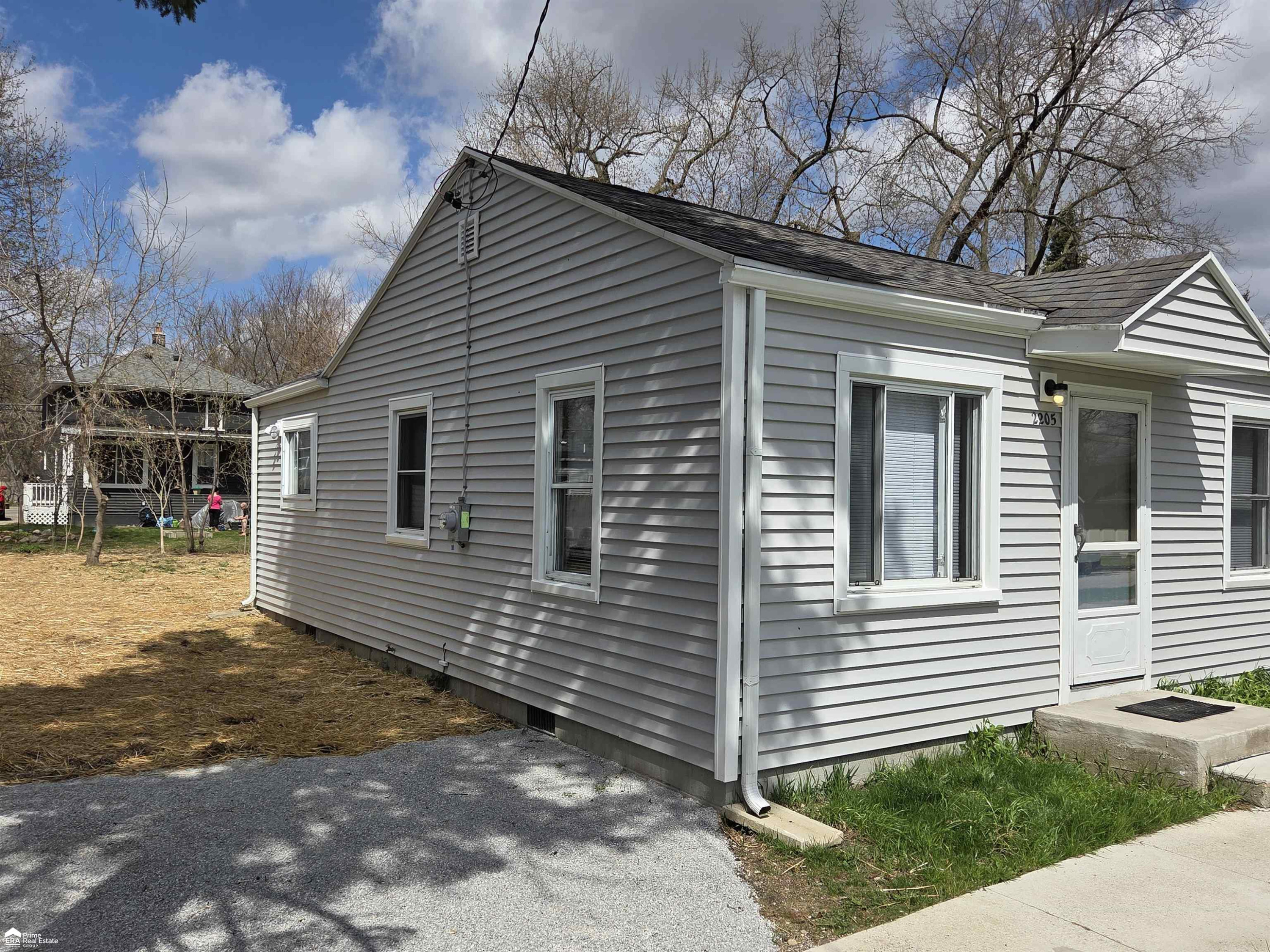 2205 E Whittemore Avenue, Burton, MI 48529 — Photo 2