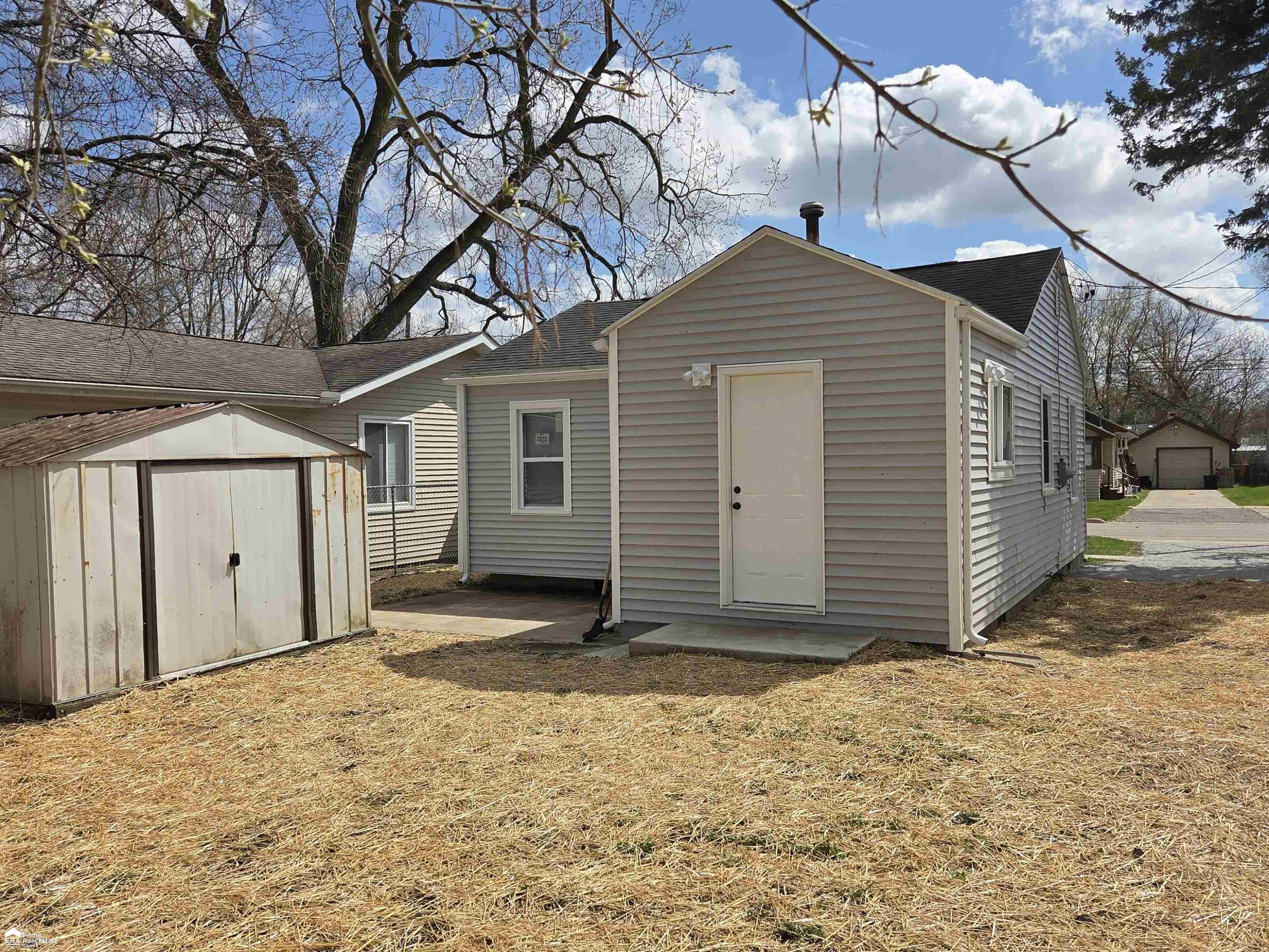 2205 E Whittemore Avenue, Burton, MI 48529 — Photo 3