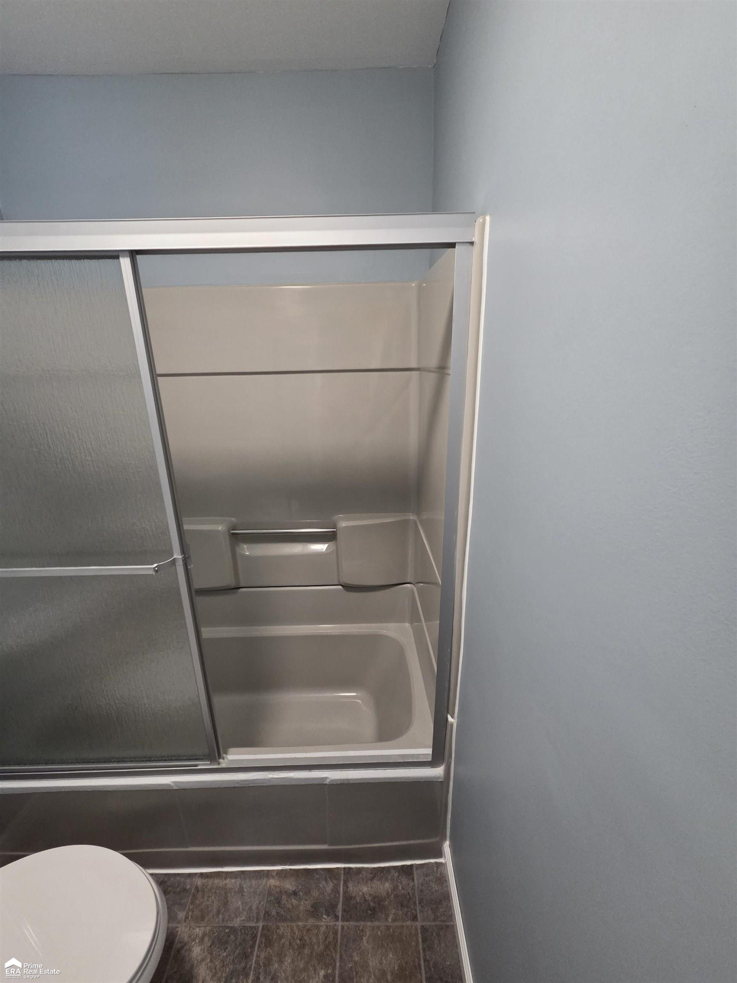 2205 E Whittemore Avenue, Burton, MI 48529 — Photo 11