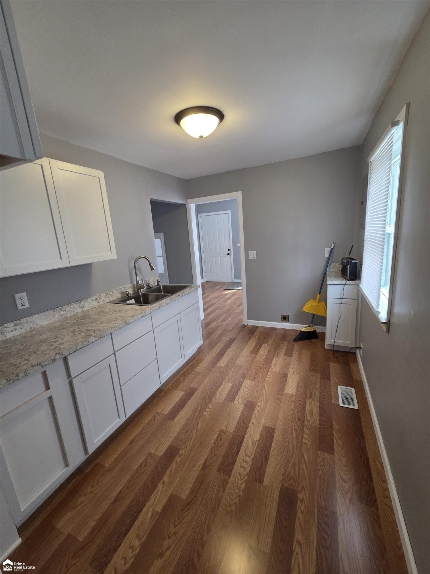 2205 E Whittemore Avenue, Burton, MI 48529 — Photo 13