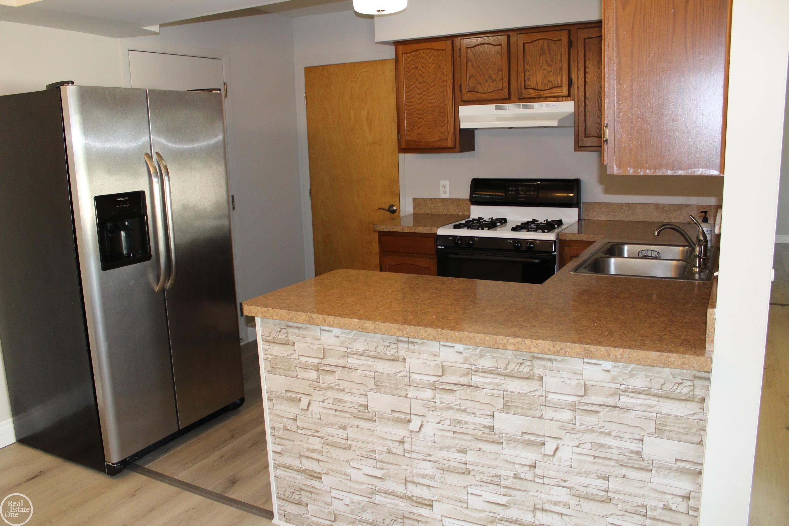 20463 Brandonwood Road, Clinton Twp, MI 48038 — Photo 2