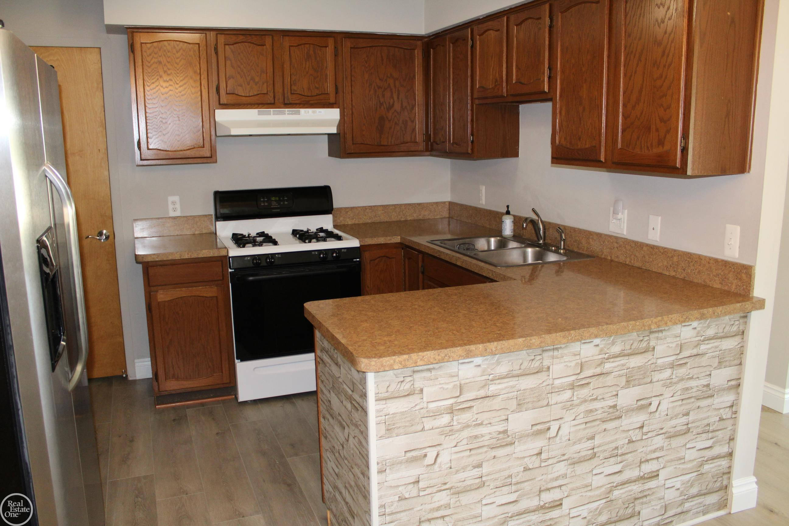 20463 Brandonwood Road, Clinton Twp, MI 48038 — Photo 4