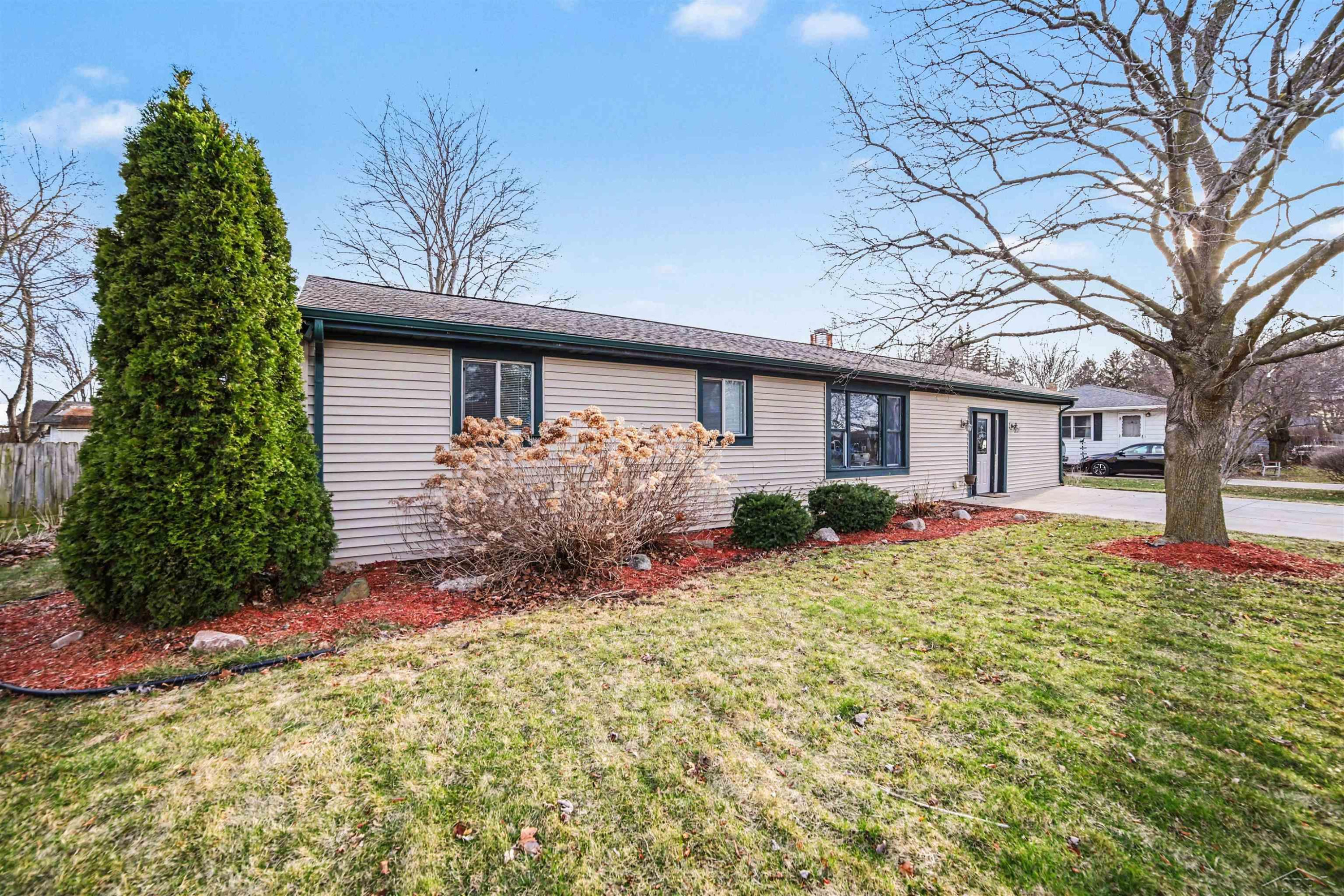 9855 Elmwood Drive, Freeland, MI 48623 — front exterior