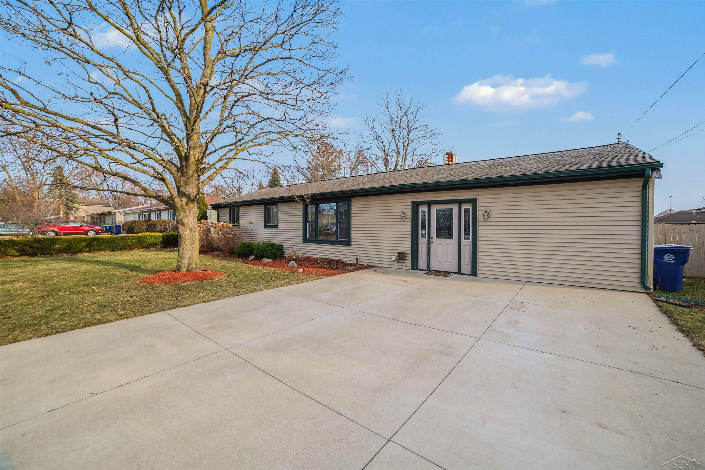 9855 Elmwood Drive, Freeland, MI 48623 — Photo 2
