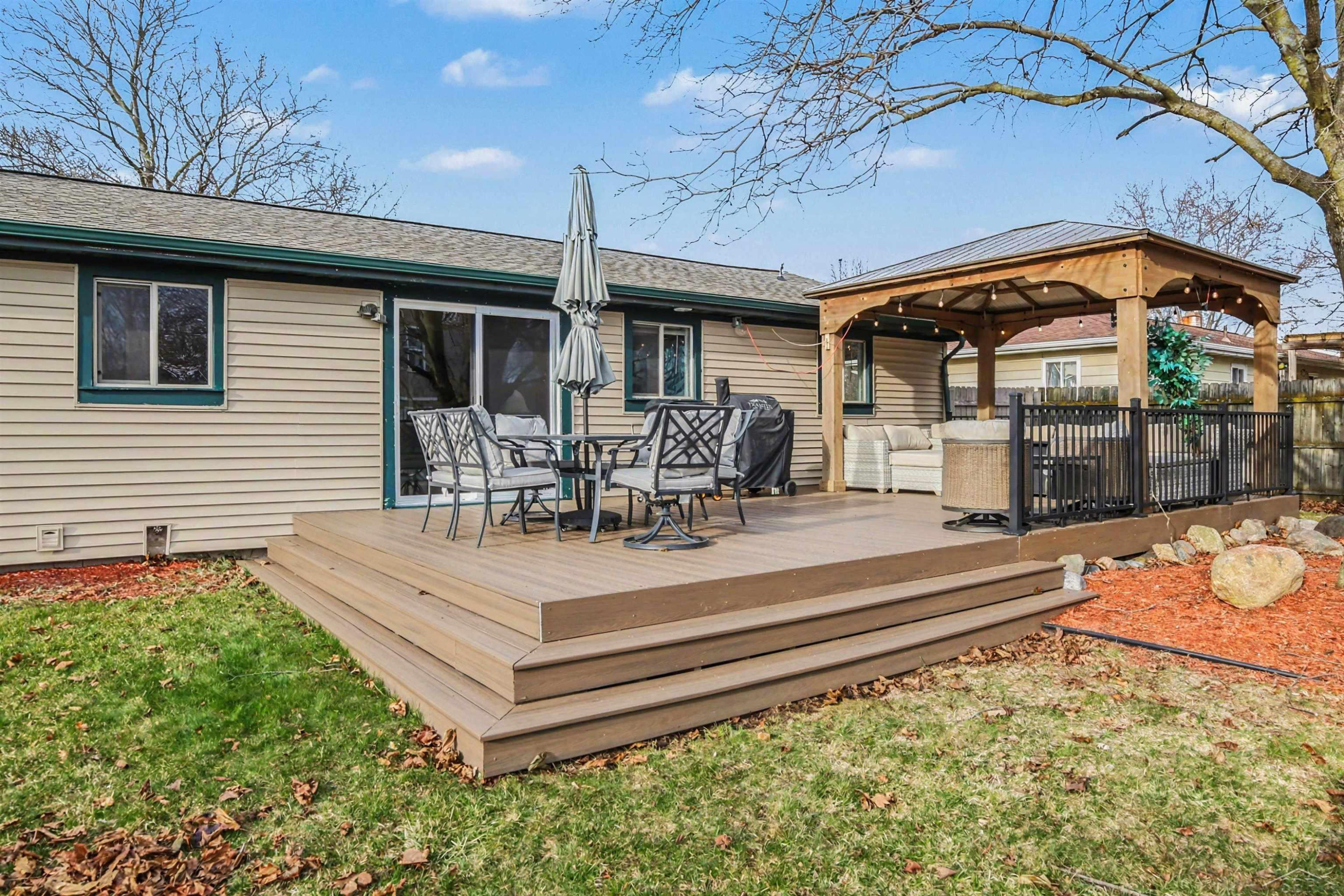 9855 Elmwood Drive, Freeland, MI 48623 — Photo 16