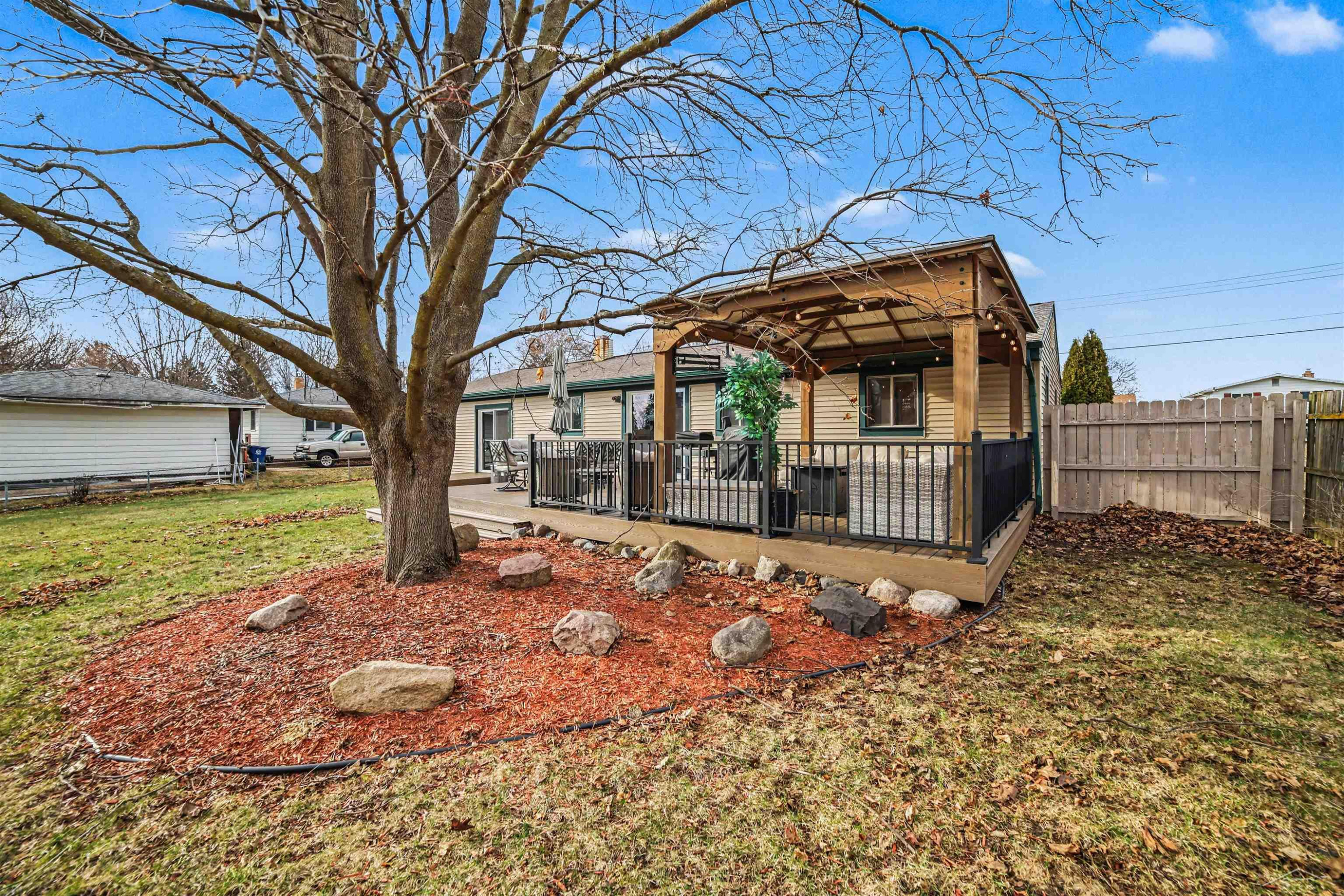 9855 Elmwood Drive, Freeland, MI 48623 — Photo 17