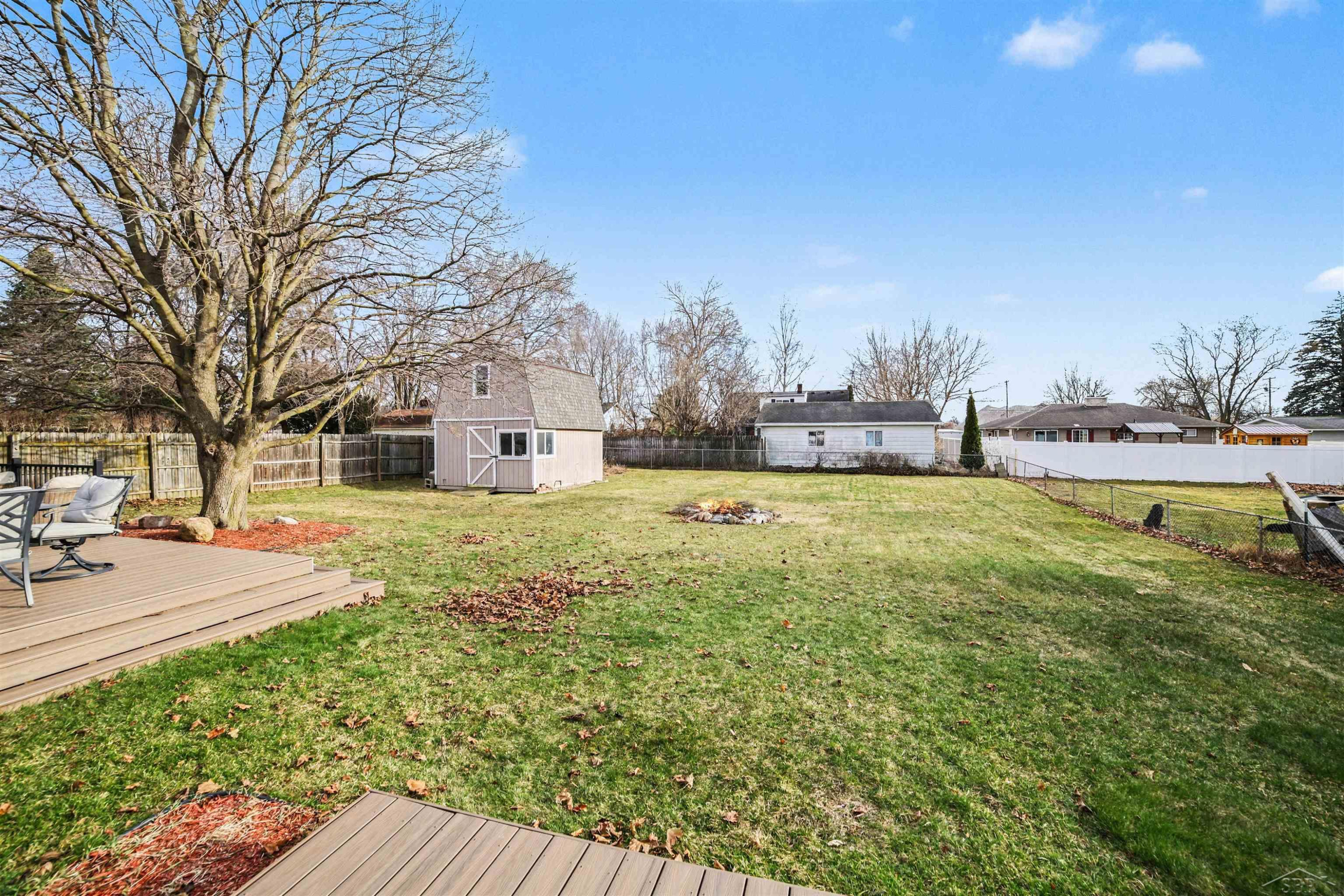 9855 Elmwood Drive, Freeland, MI 48623 — Photo 20