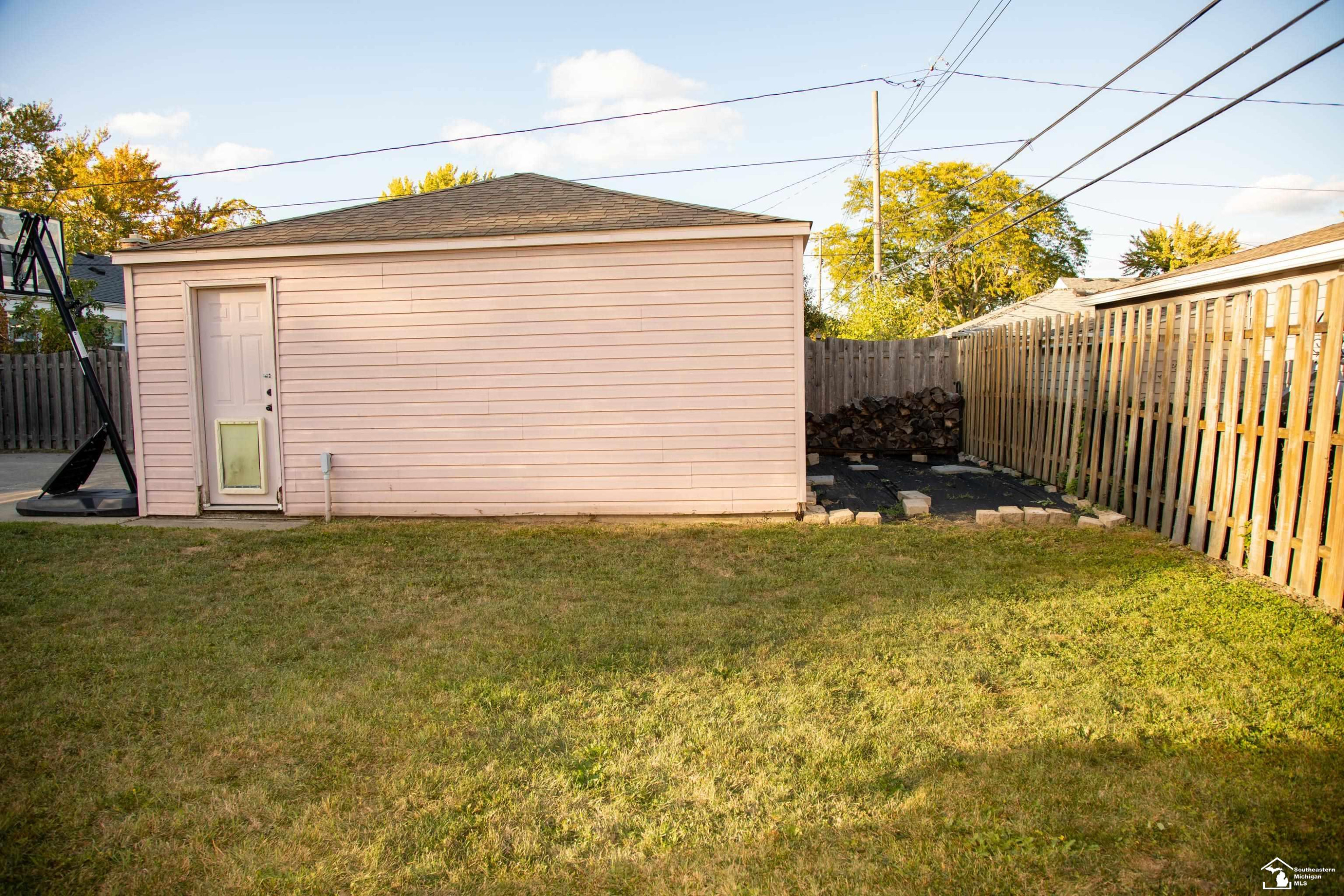 15649 Churchill Street, Southgate, MI 48195 — Photo 30