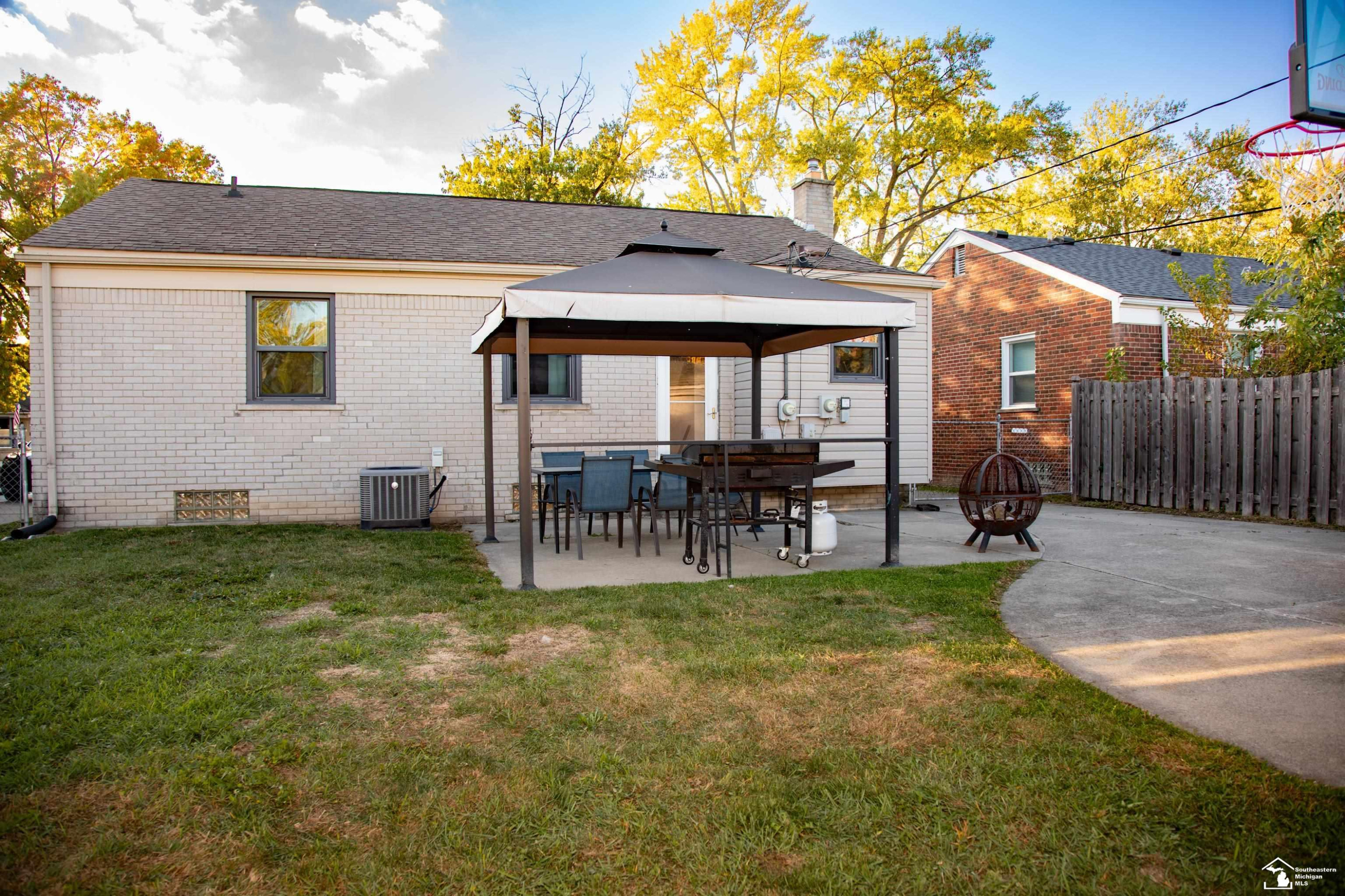 15649 Churchill Street, Southgate, MI 48195 — Photo 31