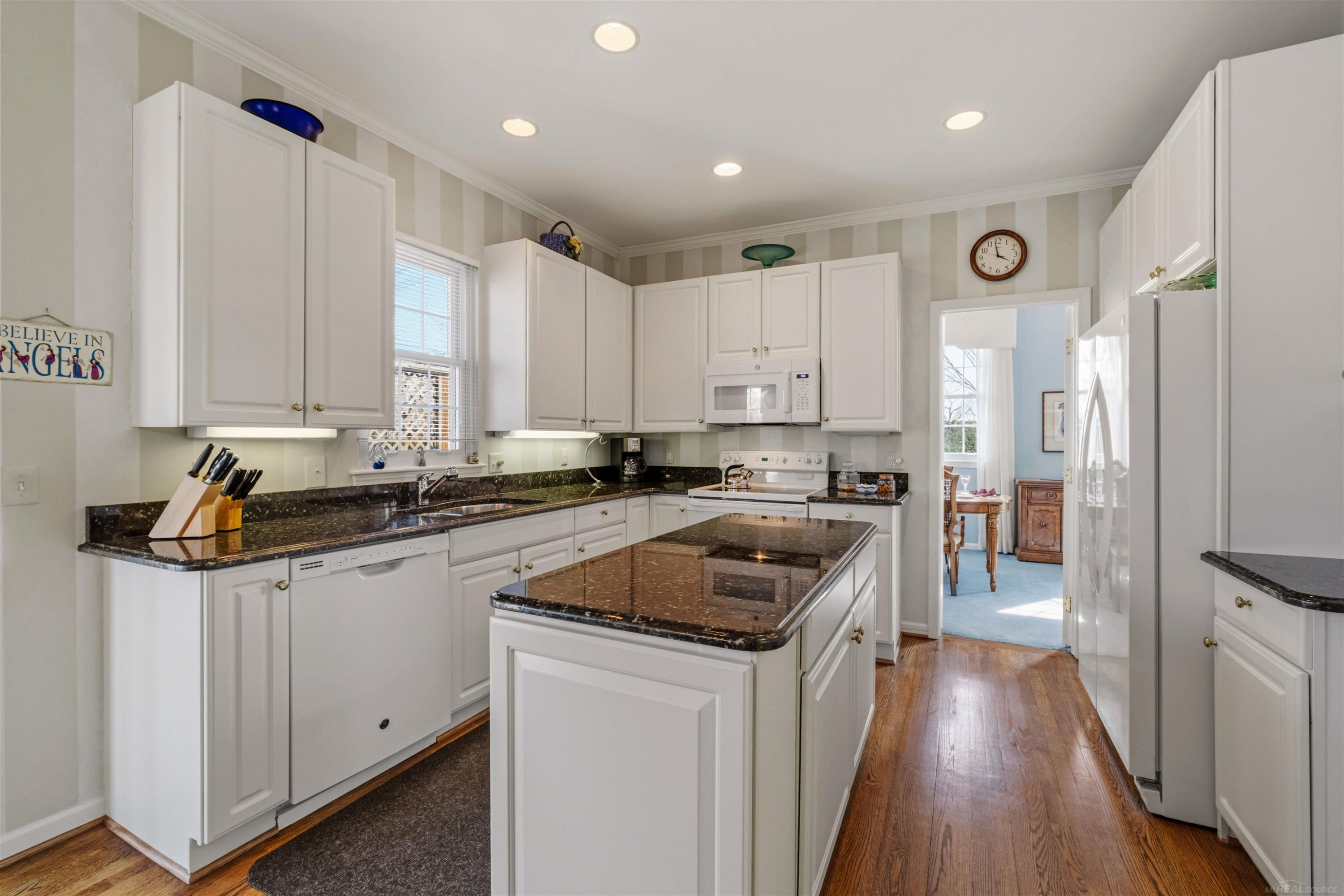 4002 Harbor Place Drive, Saint Clair Shores, MI, 48080