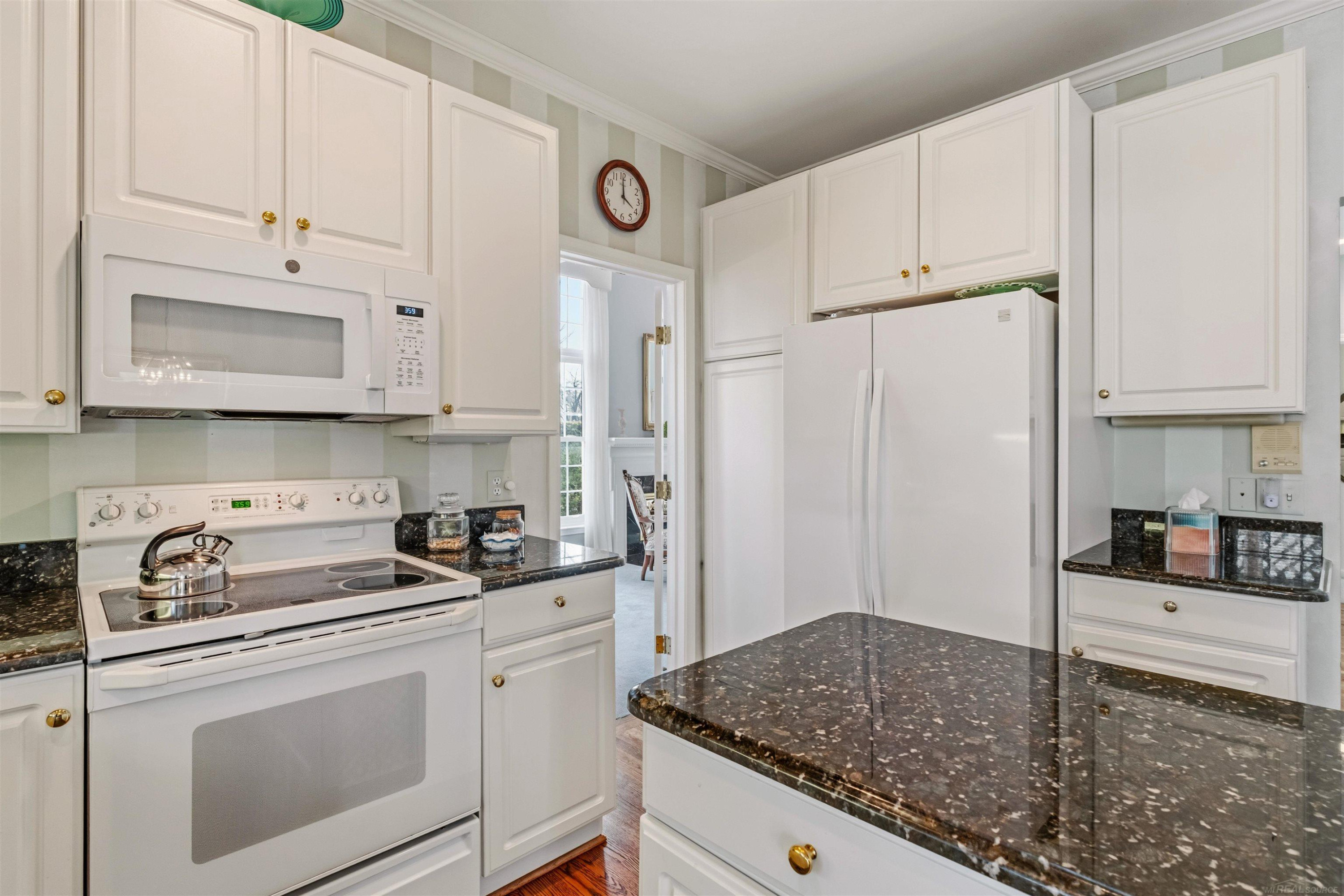 4002 Harbor Place Drive, Saint Clair Shores, MI, 48080