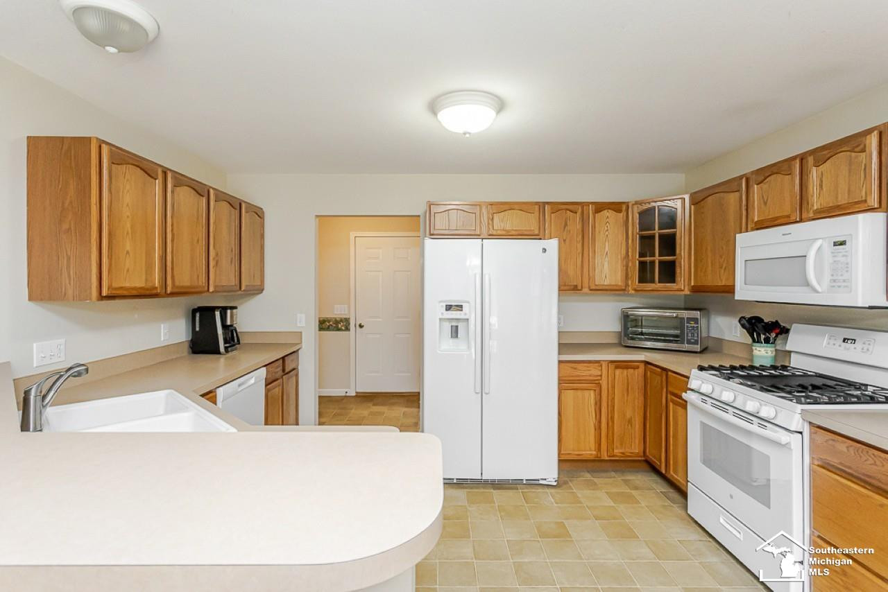 1897 Allan Street, Adrian, MI 49221 — Photo 9