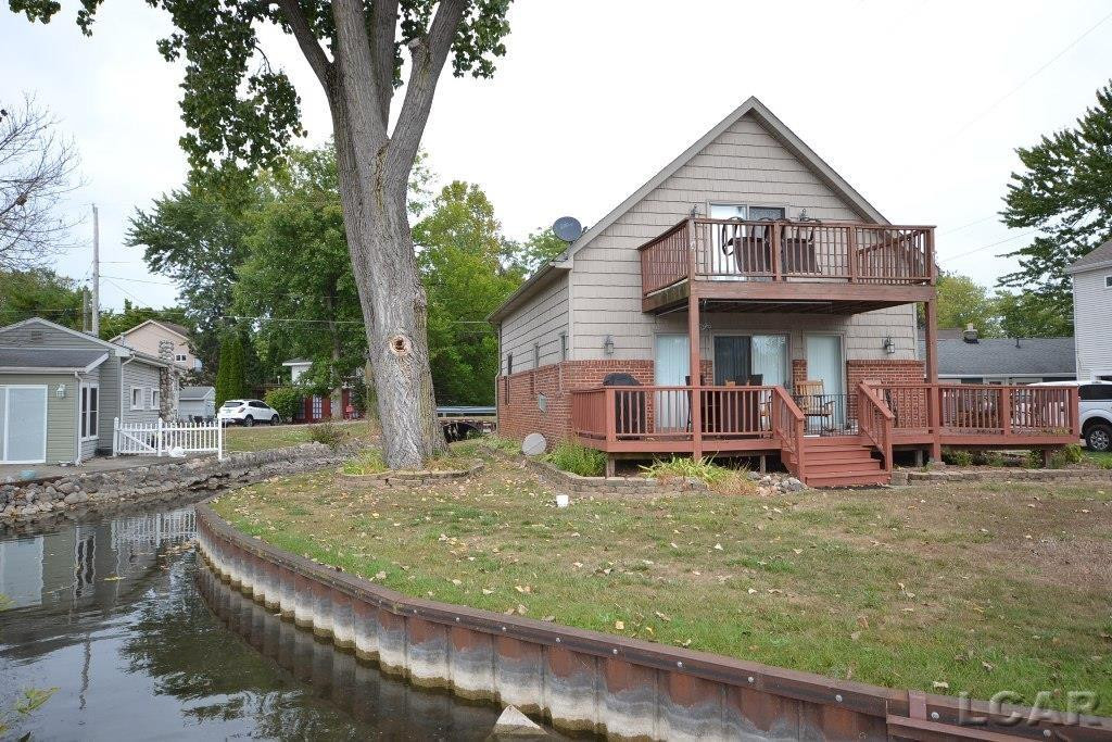 11320 W Ferndale Drive, Manitou Beach, MI 49253