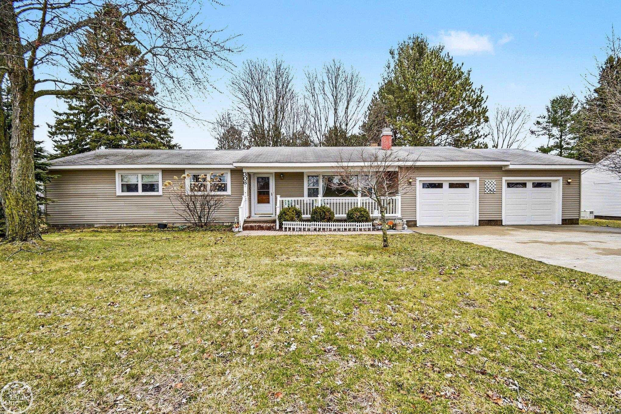 306 N 1st Avenue, Tawas City, MI 48763 — Photo 7