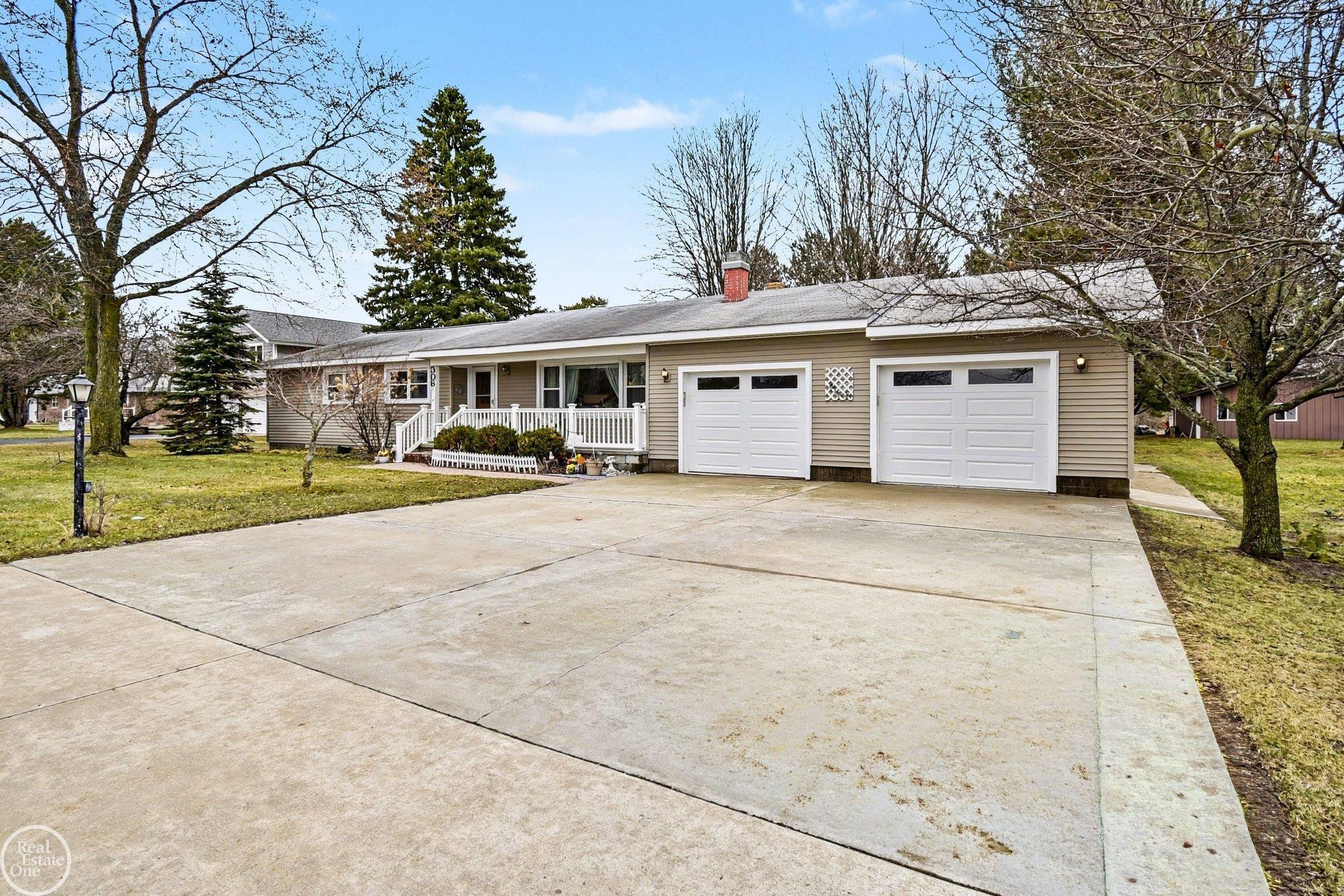 306 N 1st Avenue, Tawas City, MI 48763 — Photo 8