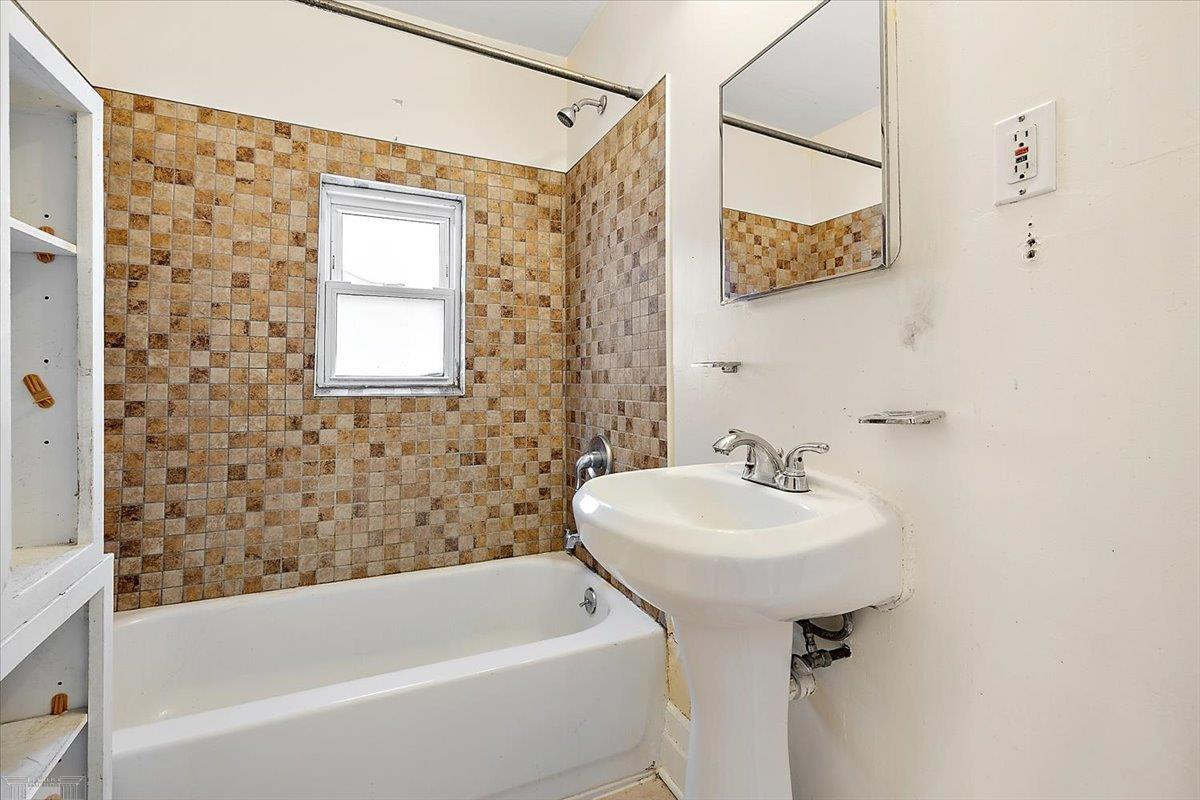 309 Melbourne Street, Detroit, MI 48202 — Photo 19