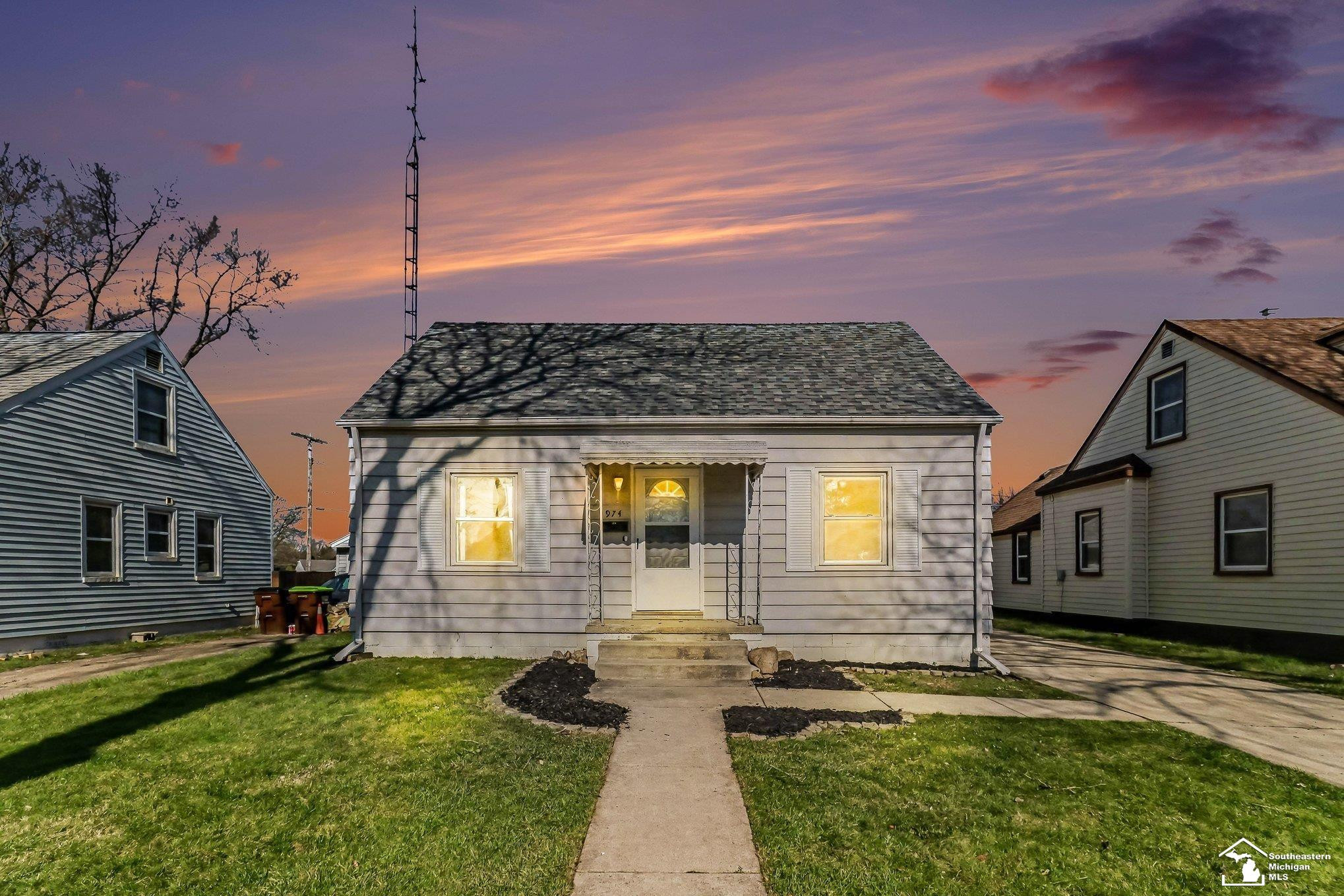 974 Woodville Avenue, Monroe, MI 48161 — front exterior