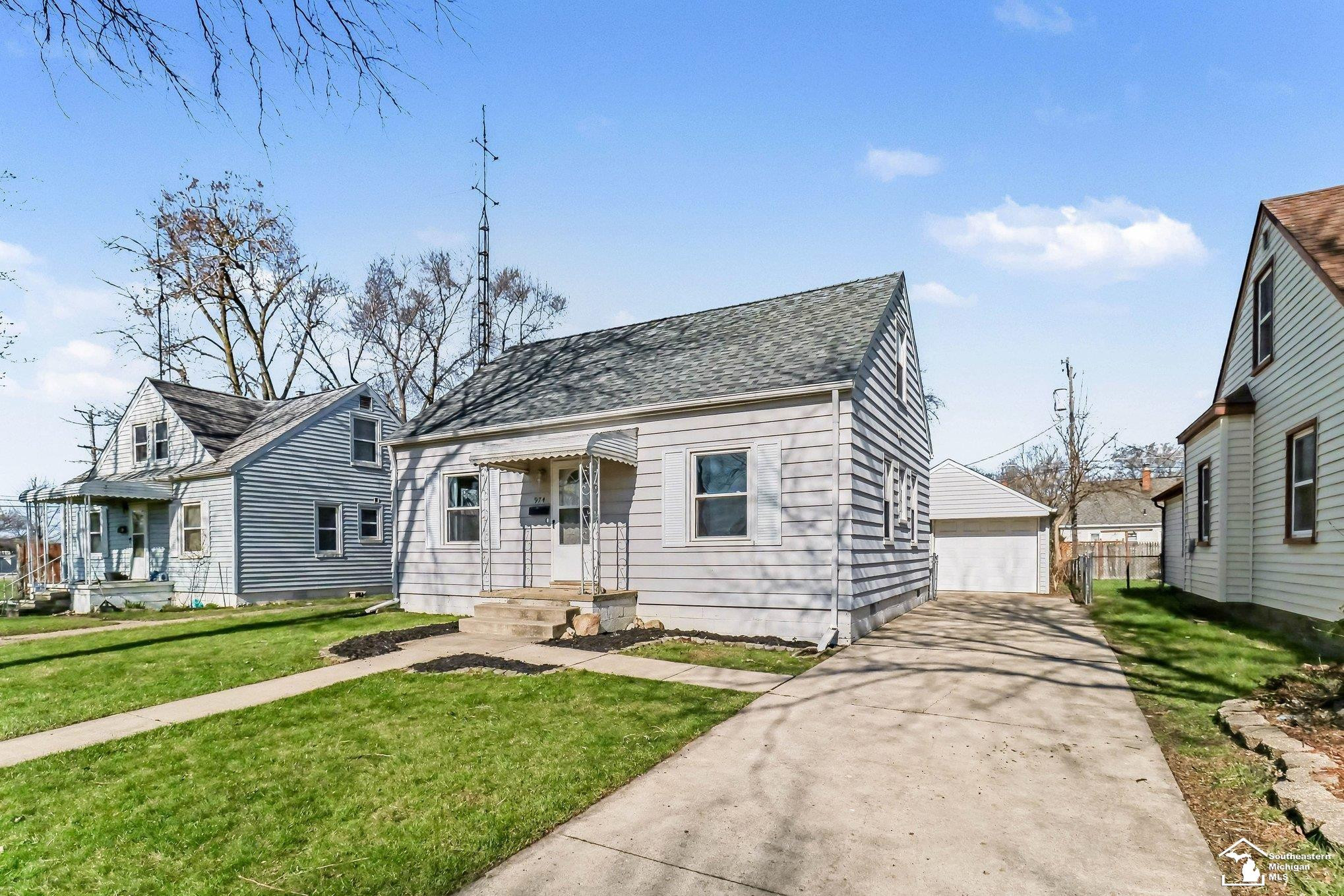 974 Woodville Avenue, Monroe, MI 48161 — Photo 2