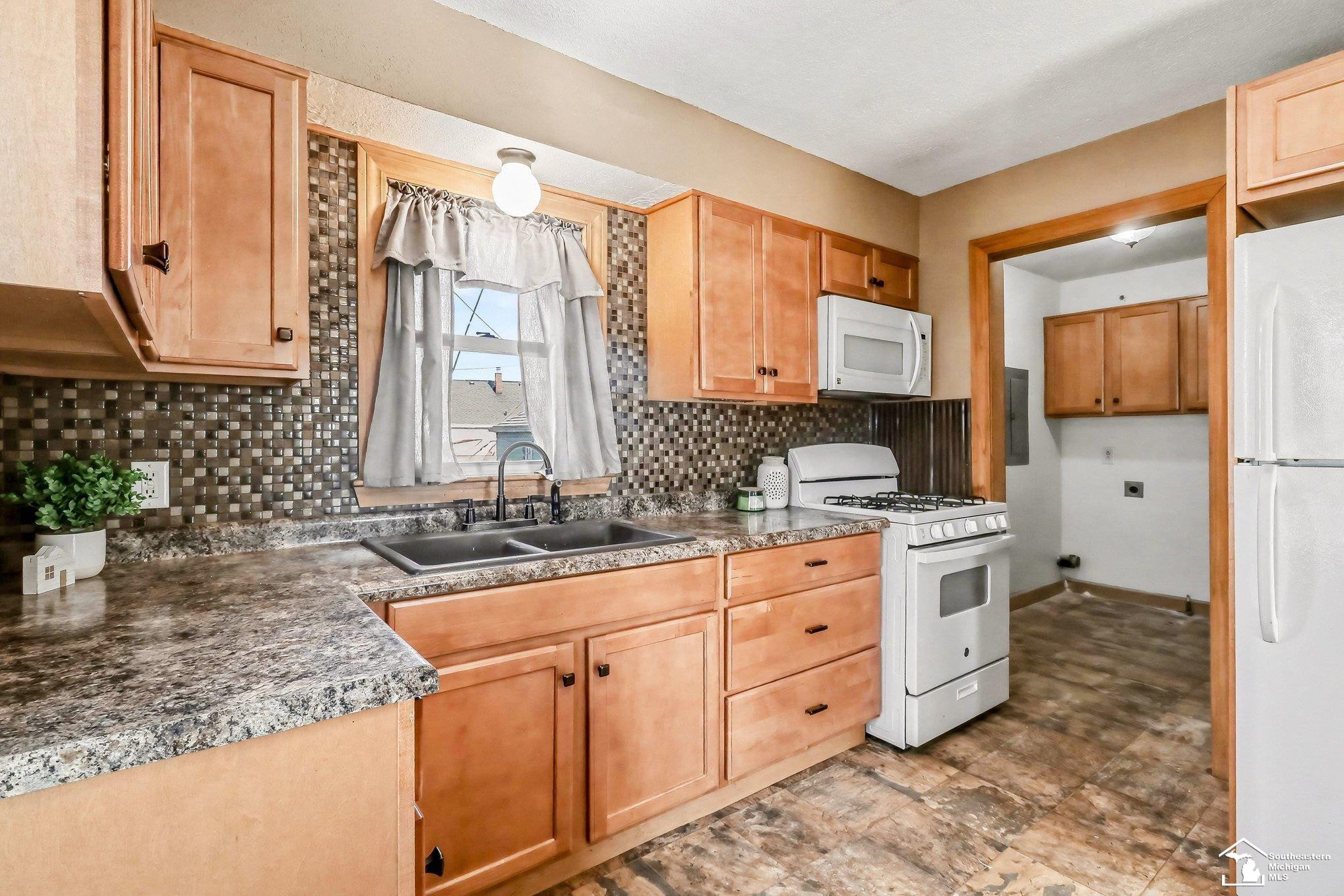 974 Woodville Avenue, Monroe, MI 48161 — Photo 9