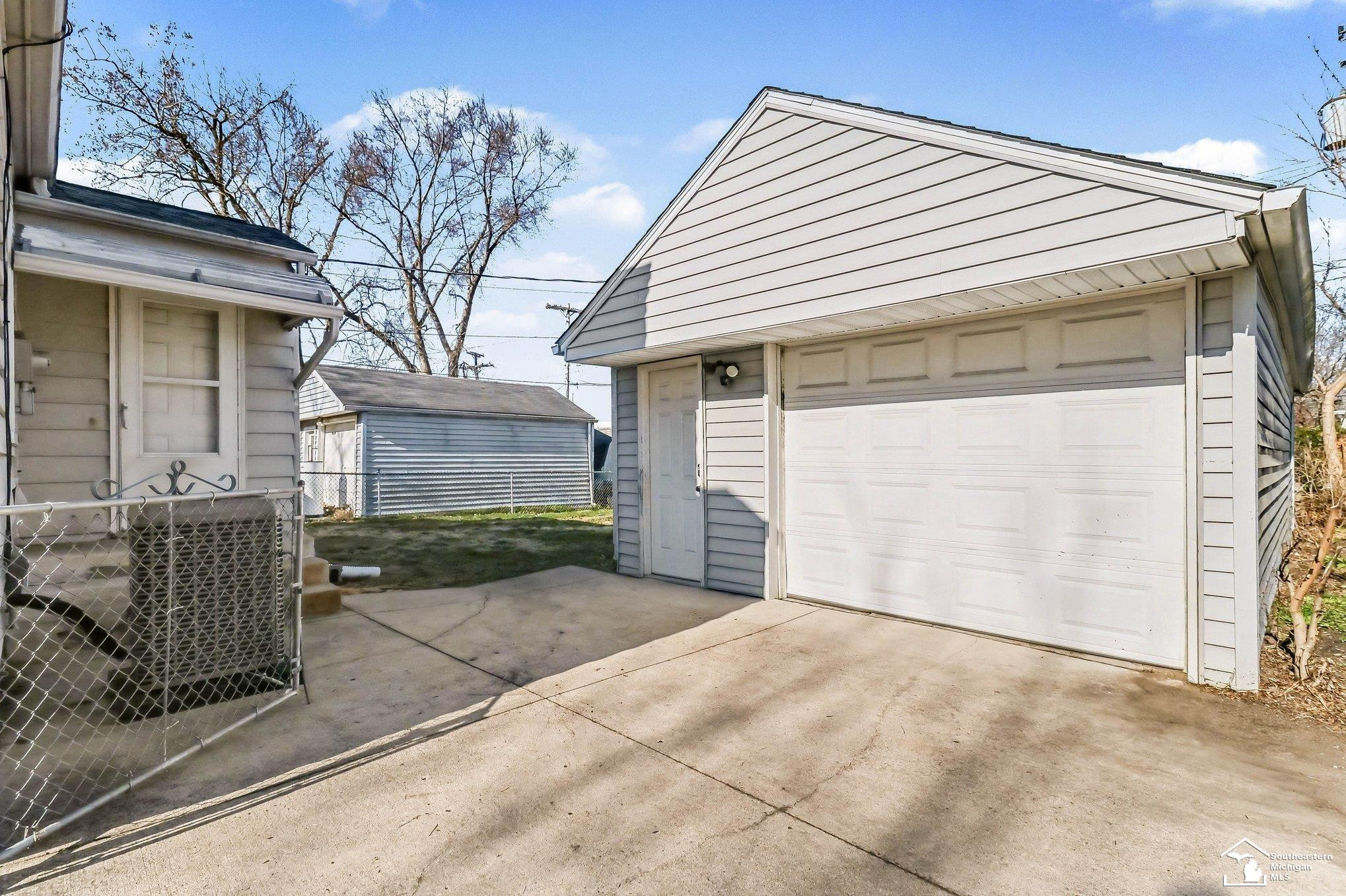 974 Woodville Avenue, Monroe, MI 48161 — Photo 22