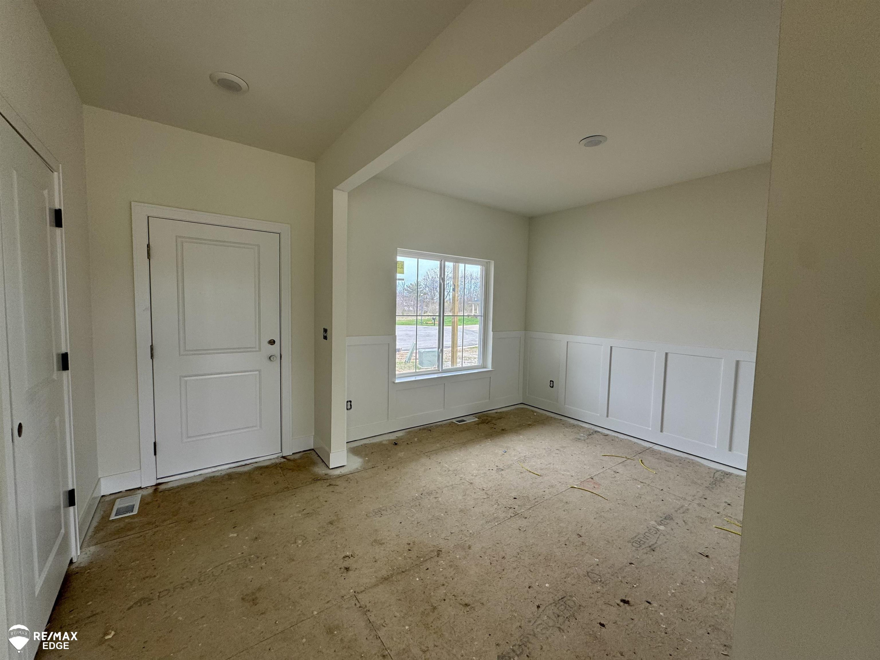 8018 Bradbury Lane, Grand Blanc, MI 48439 — Photo 2