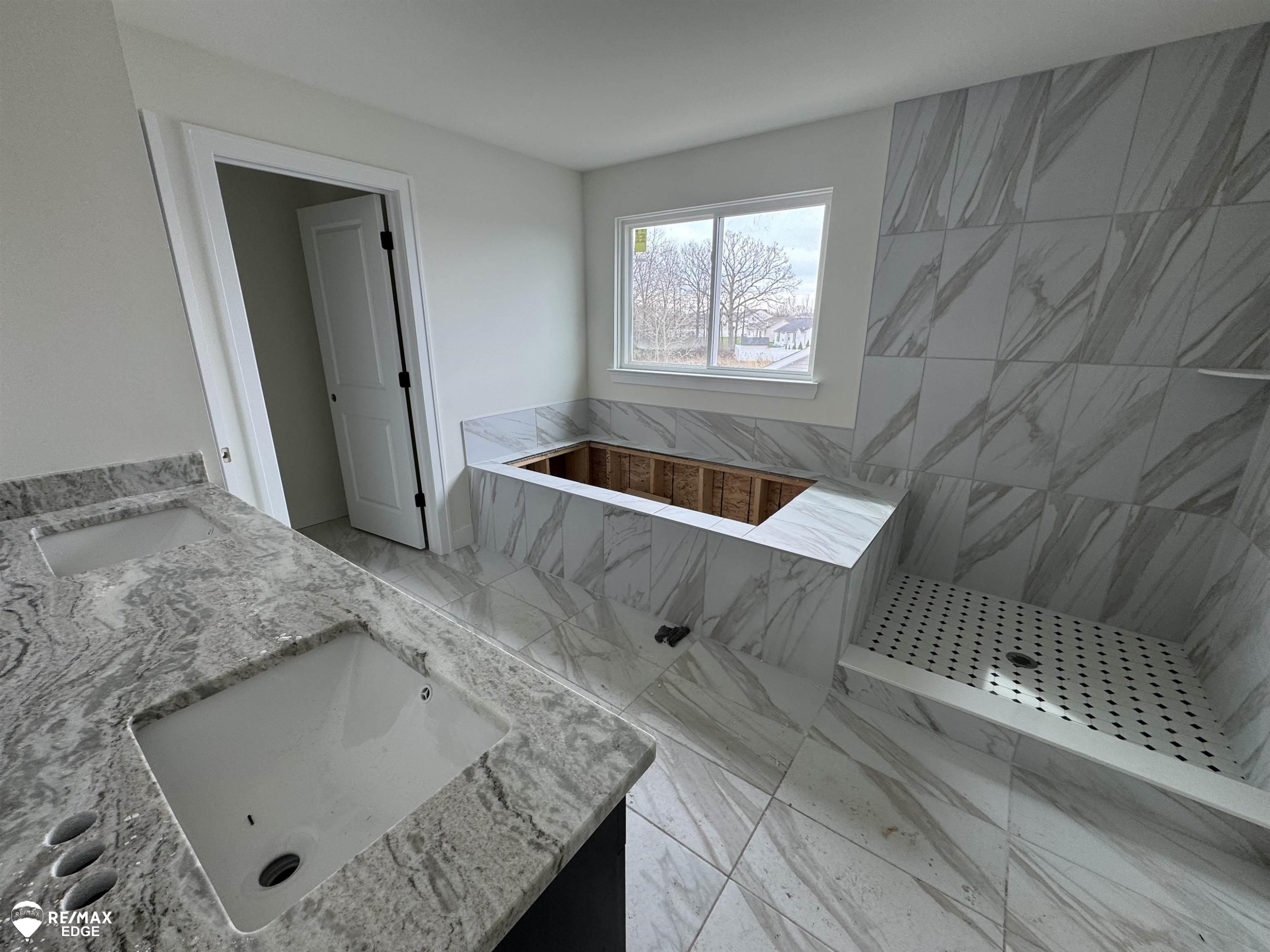 8018 Bradbury Lane, Grand Blanc, MI 48439 — Photo 9