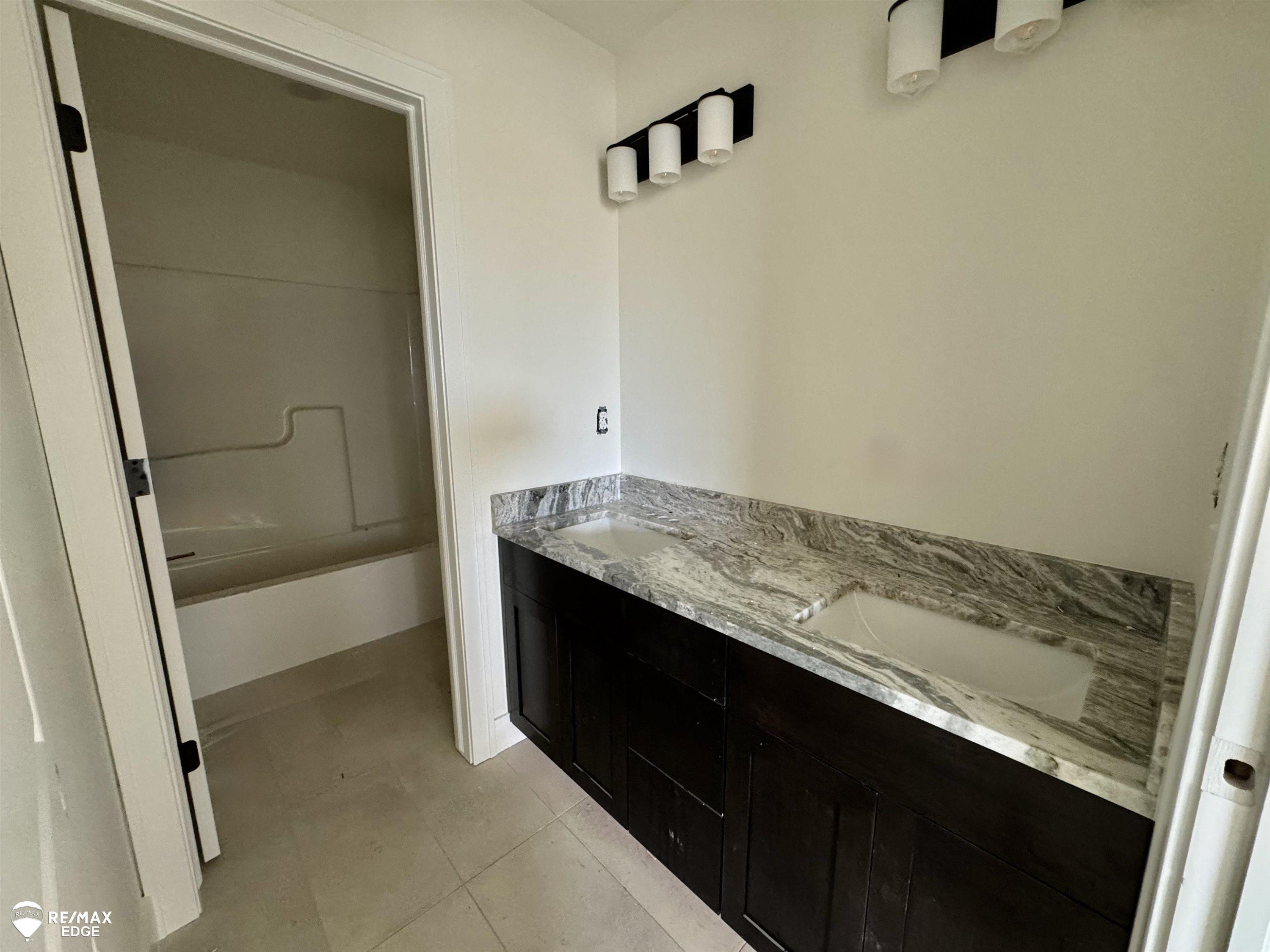 8018 Bradbury Lane, Grand Blanc, MI 48439 — Photo 12