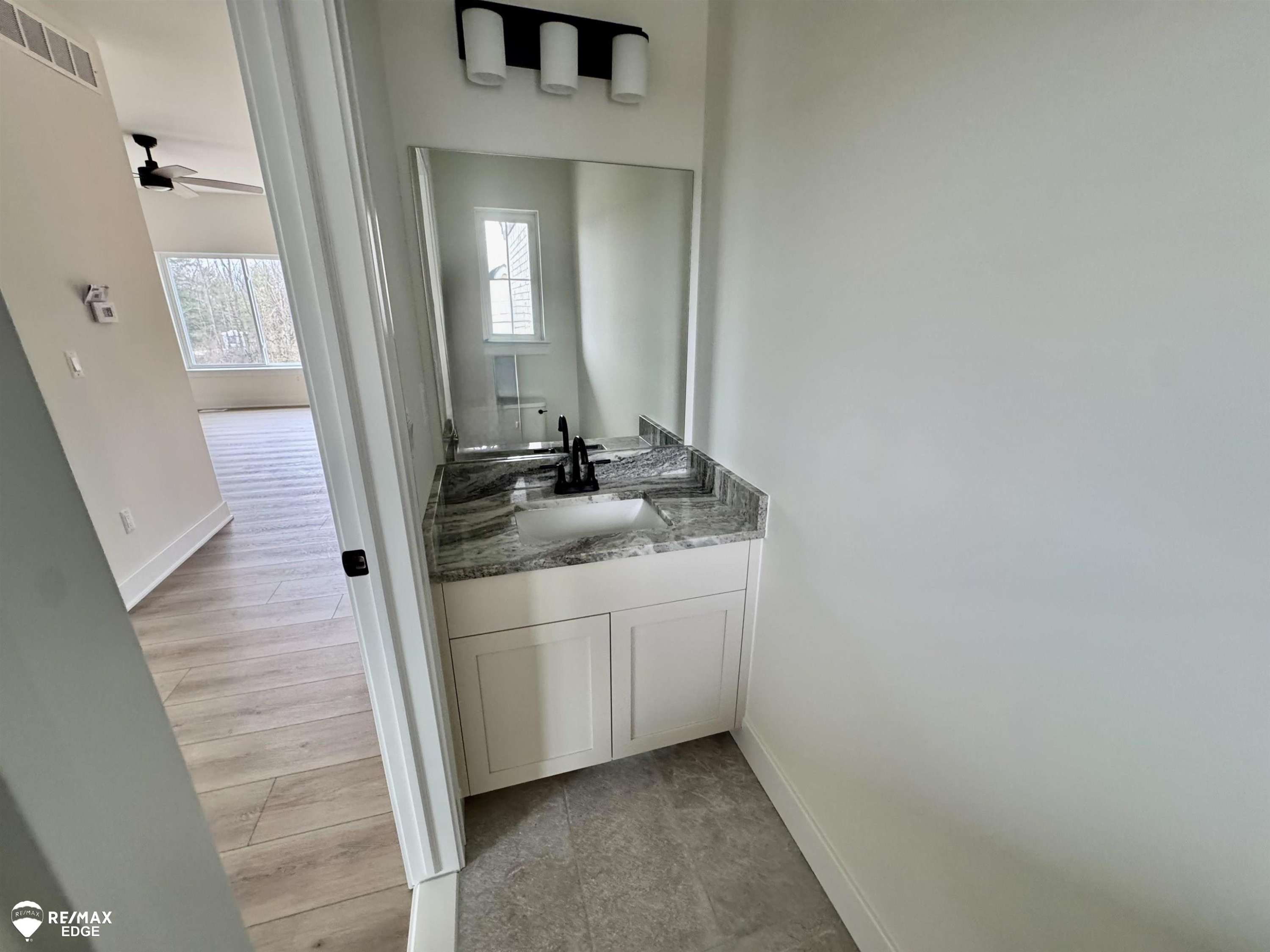 8092 Peninsula Circle, Grand Blanc, MI 48439 — Photo 4