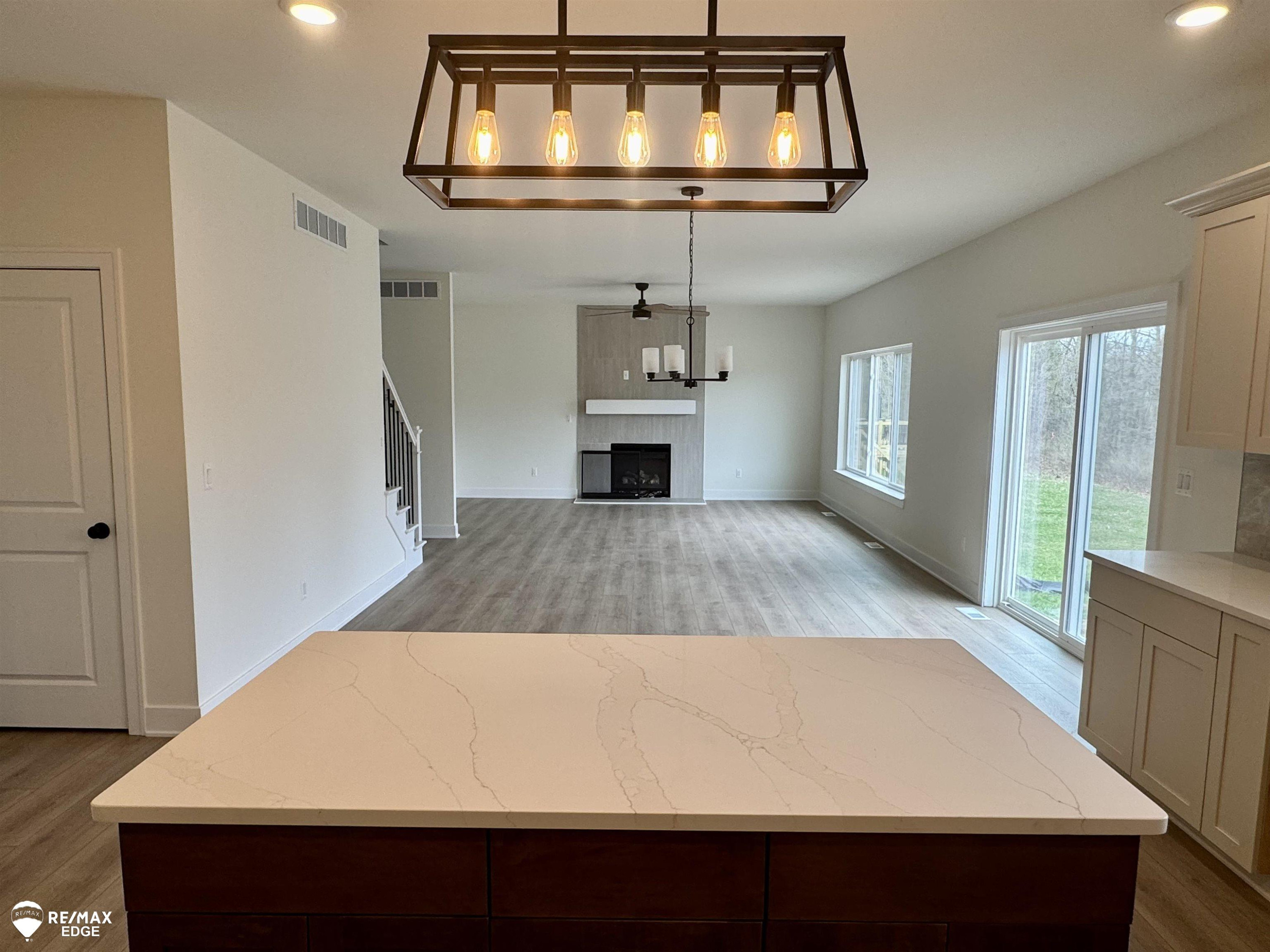 8092 Peninsula Circle, Grand Blanc, MI 48439 — Photo 14