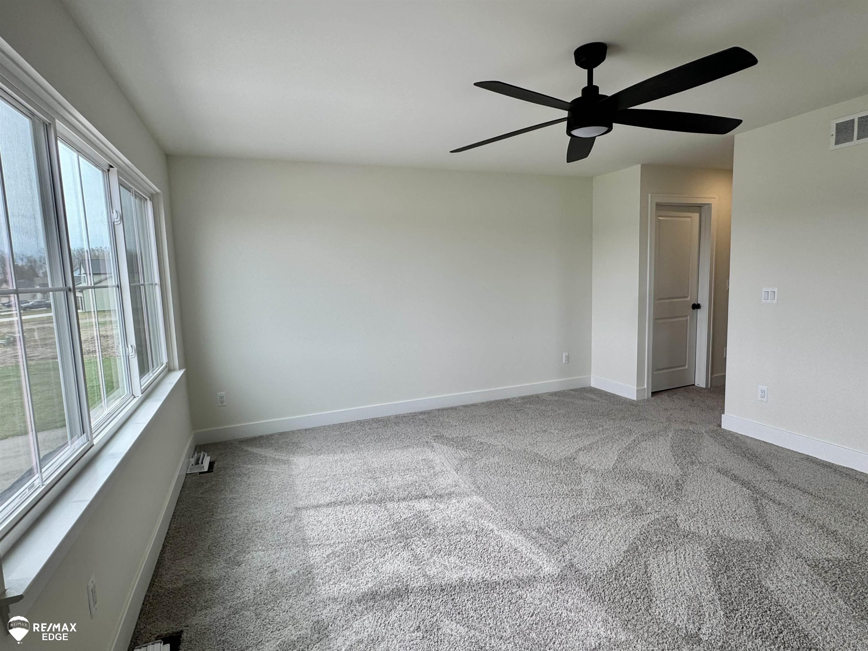 8092 Peninsula Circle, Grand Blanc, MI 48439 — Photo 16
