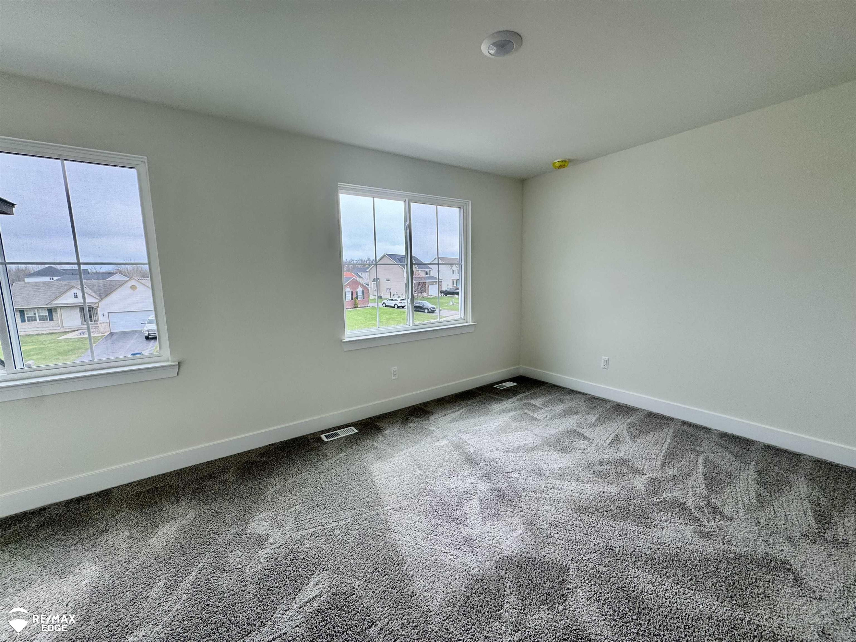 8092 Peninsula Circle, Grand Blanc, MI 48439 — Photo 24