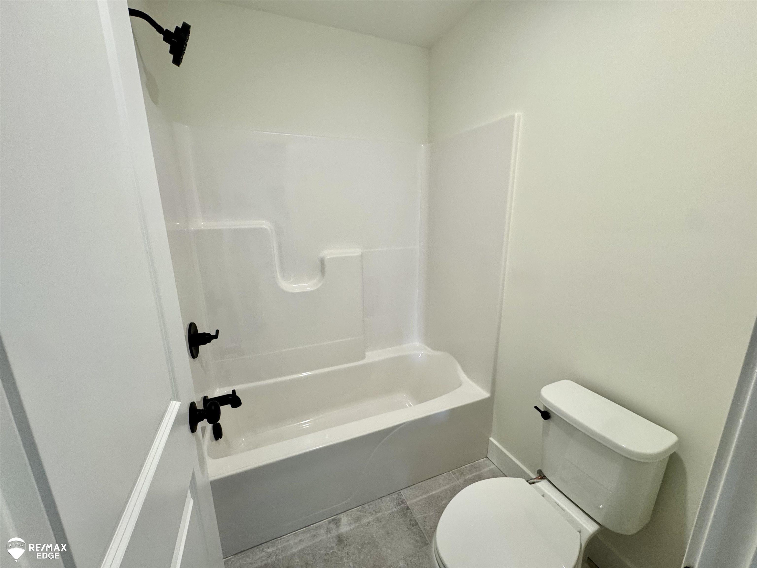8092 Peninsula Circle, Grand Blanc, MI 48439 — Photo 27
