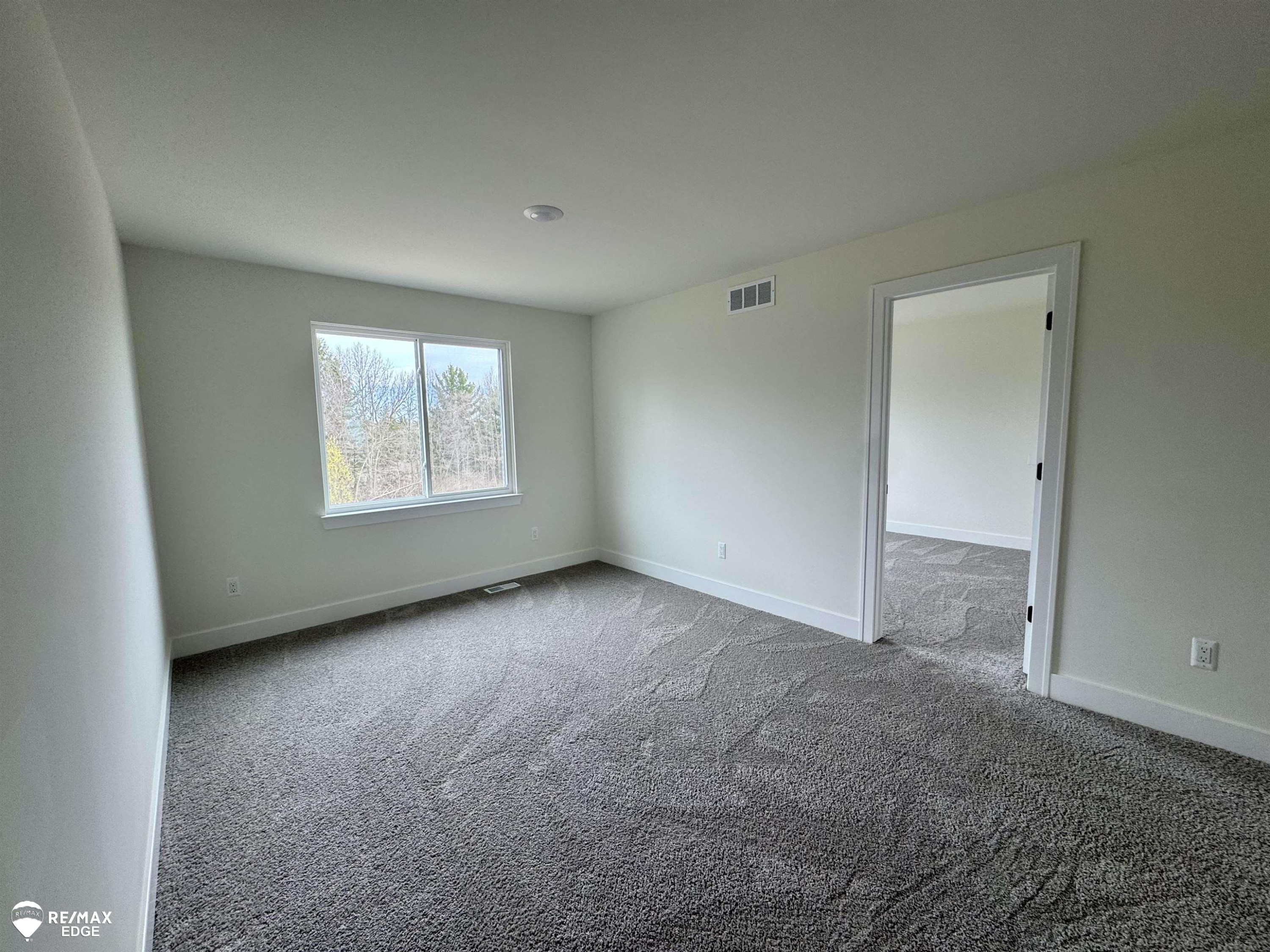8092 Peninsula Circle, Grand Blanc, MI 48439 — Photo 28