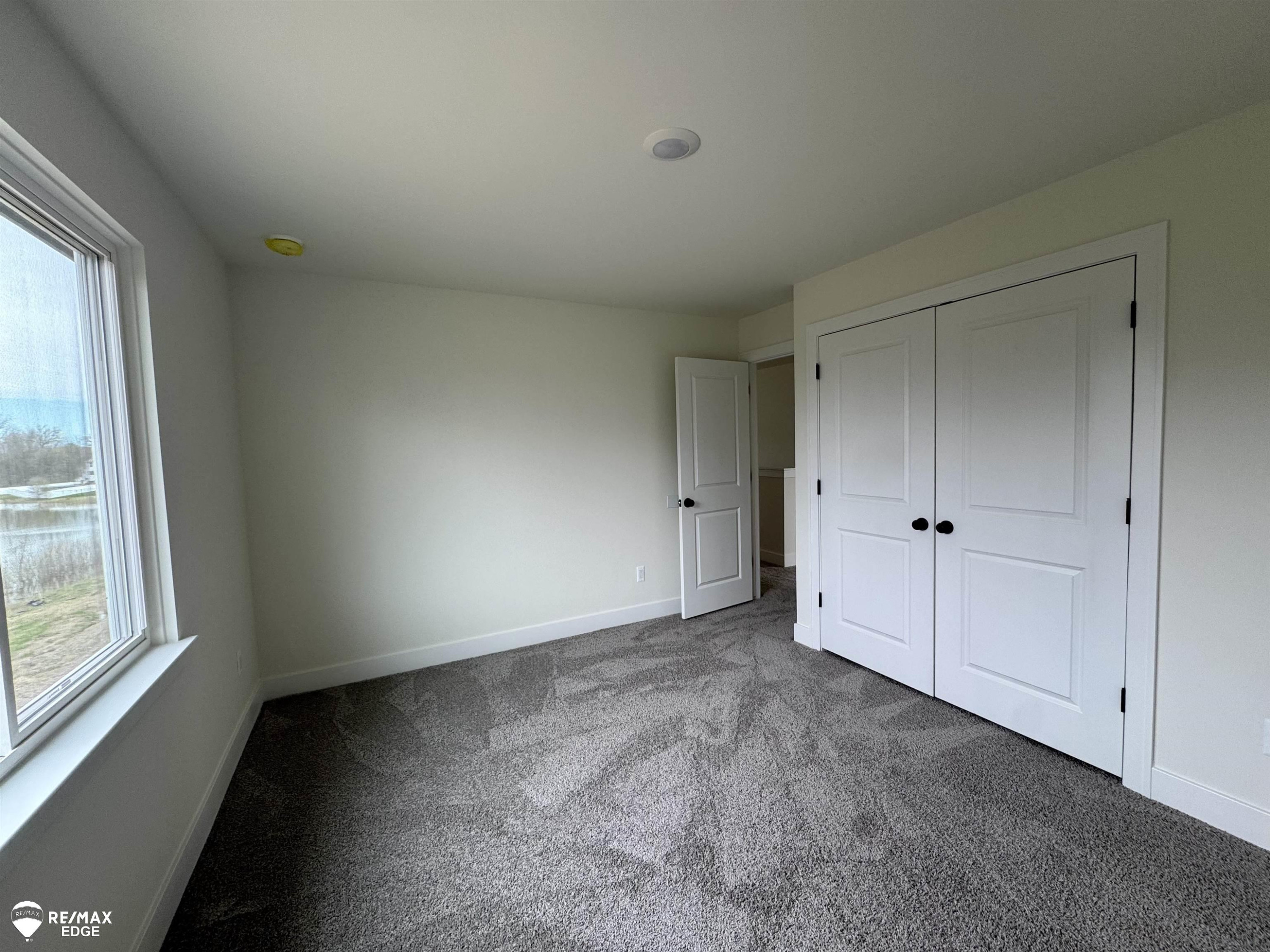 8092 Peninsula Circle, Grand Blanc, MI 48439 — Photo 29