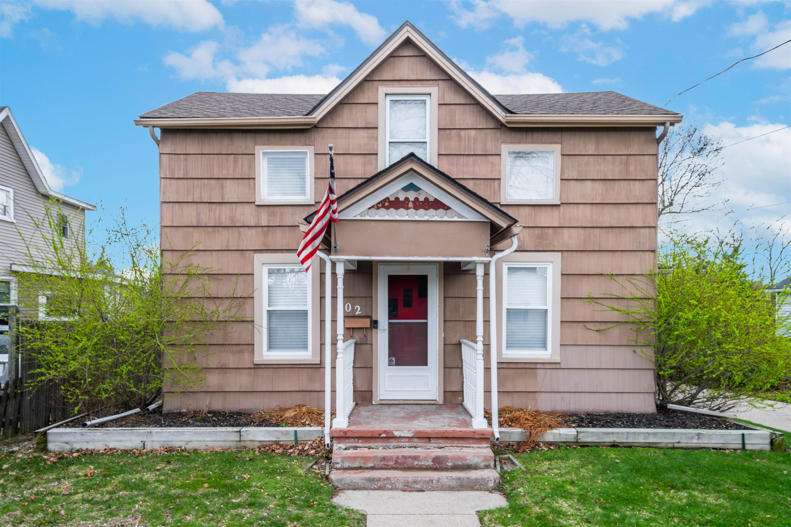 302 E Ellen Street, Fenton, MI 48430 — front exterior