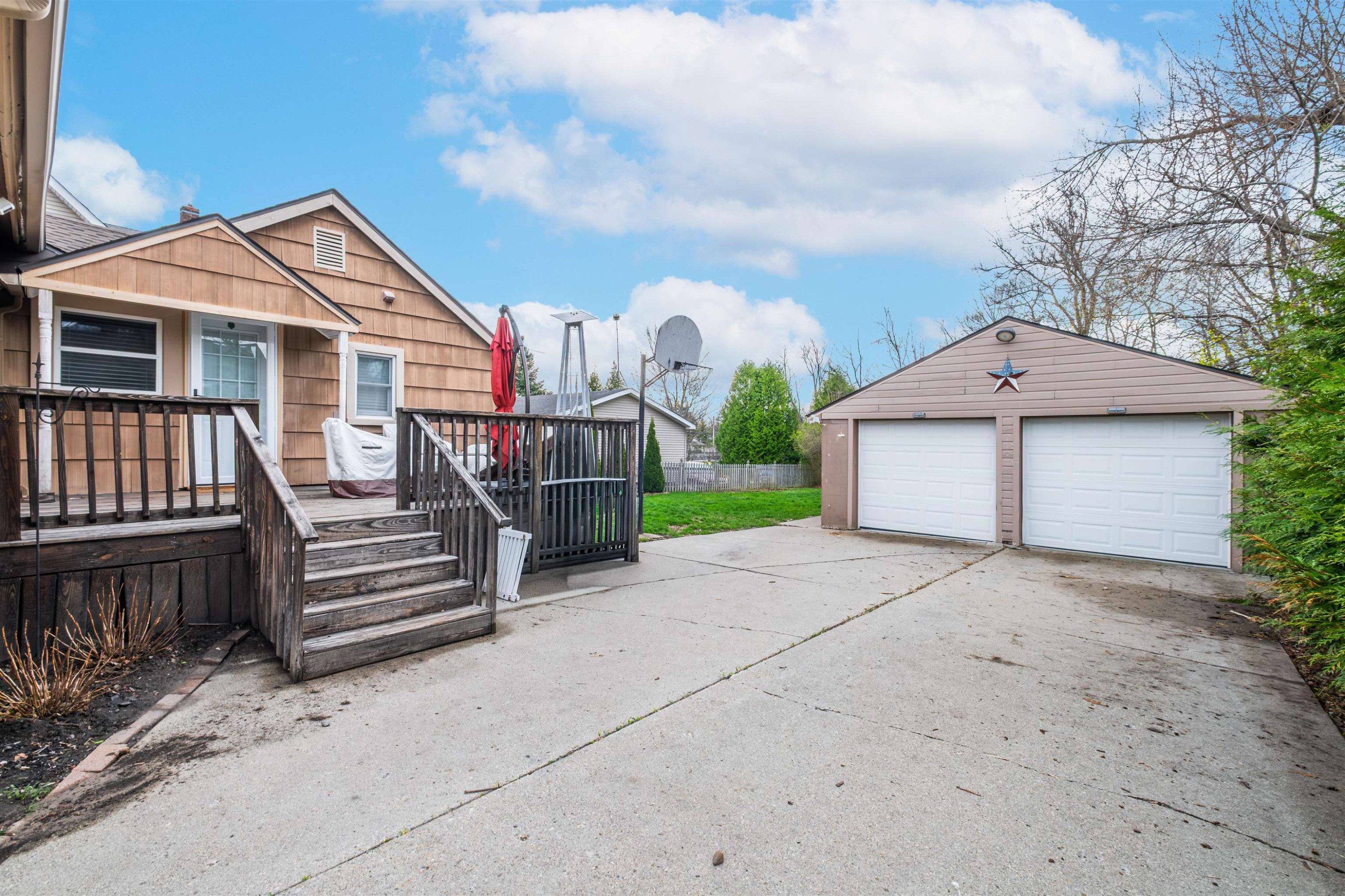 302 E Ellen Street, Fenton, MI 48430 — Photo 3