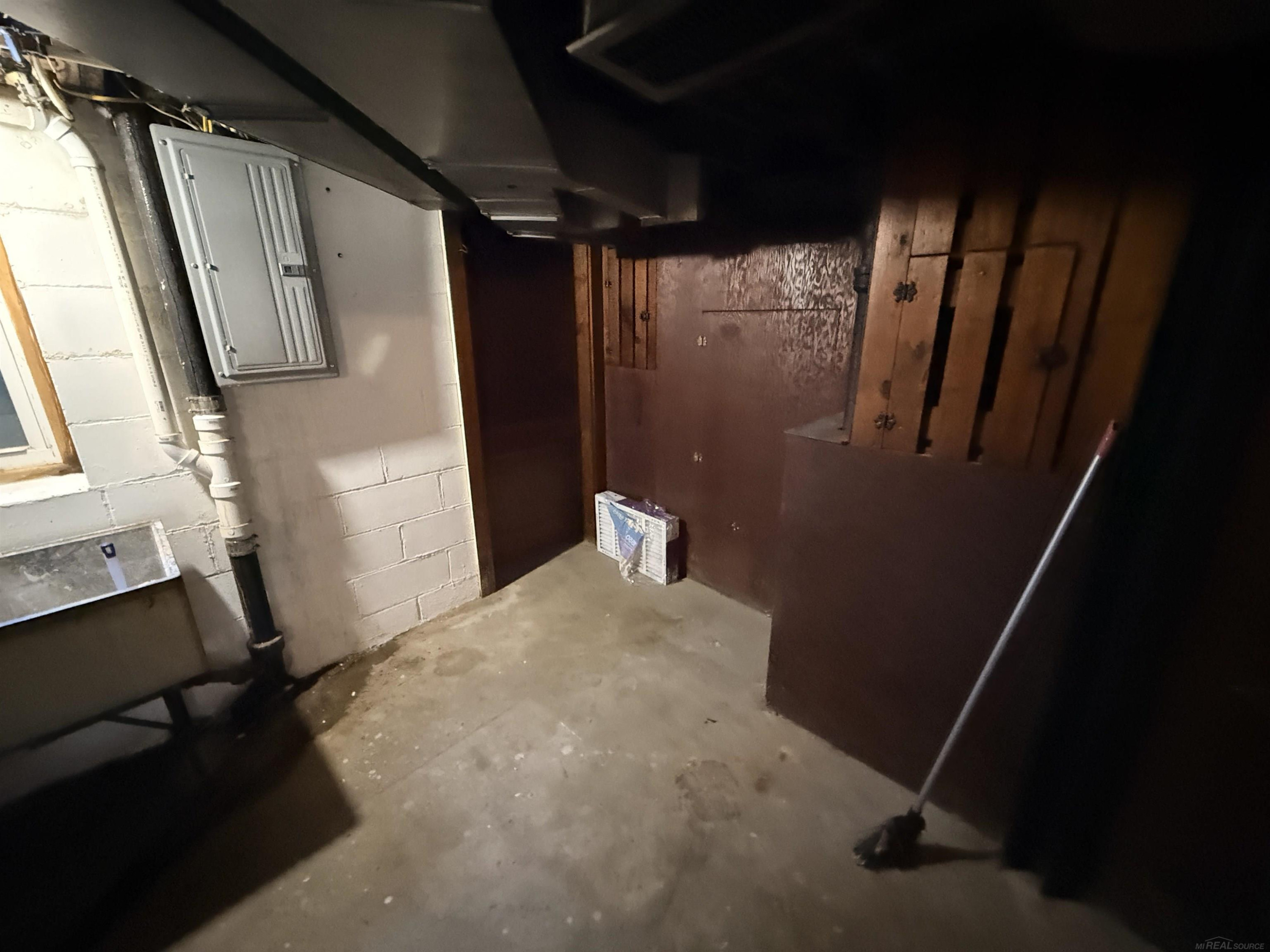 2554 Woodstock Drive, Highland Park, MI 48203 — Photo 28
