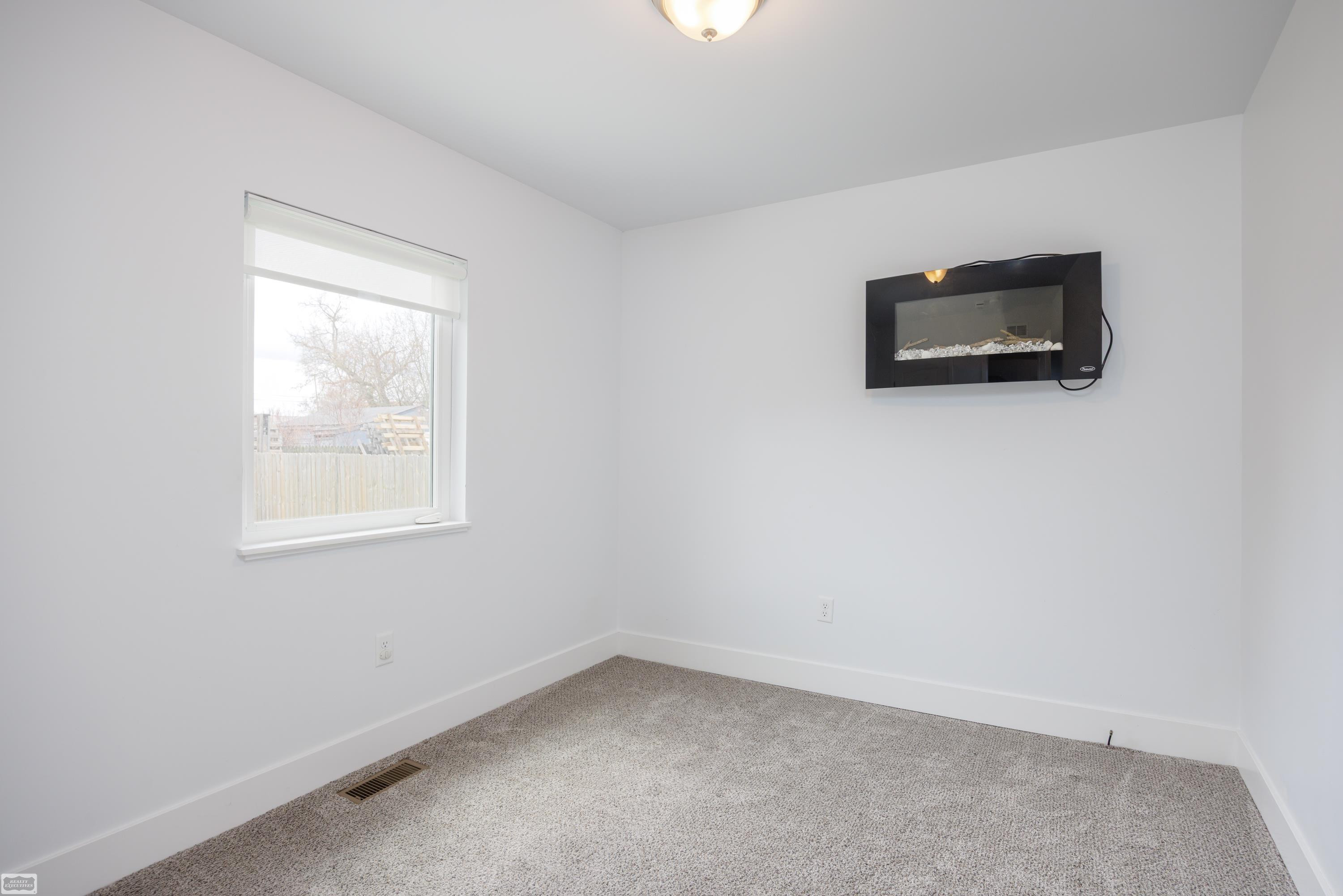 3220 Alpena Street, Burton, MI 48529 — Photo 12