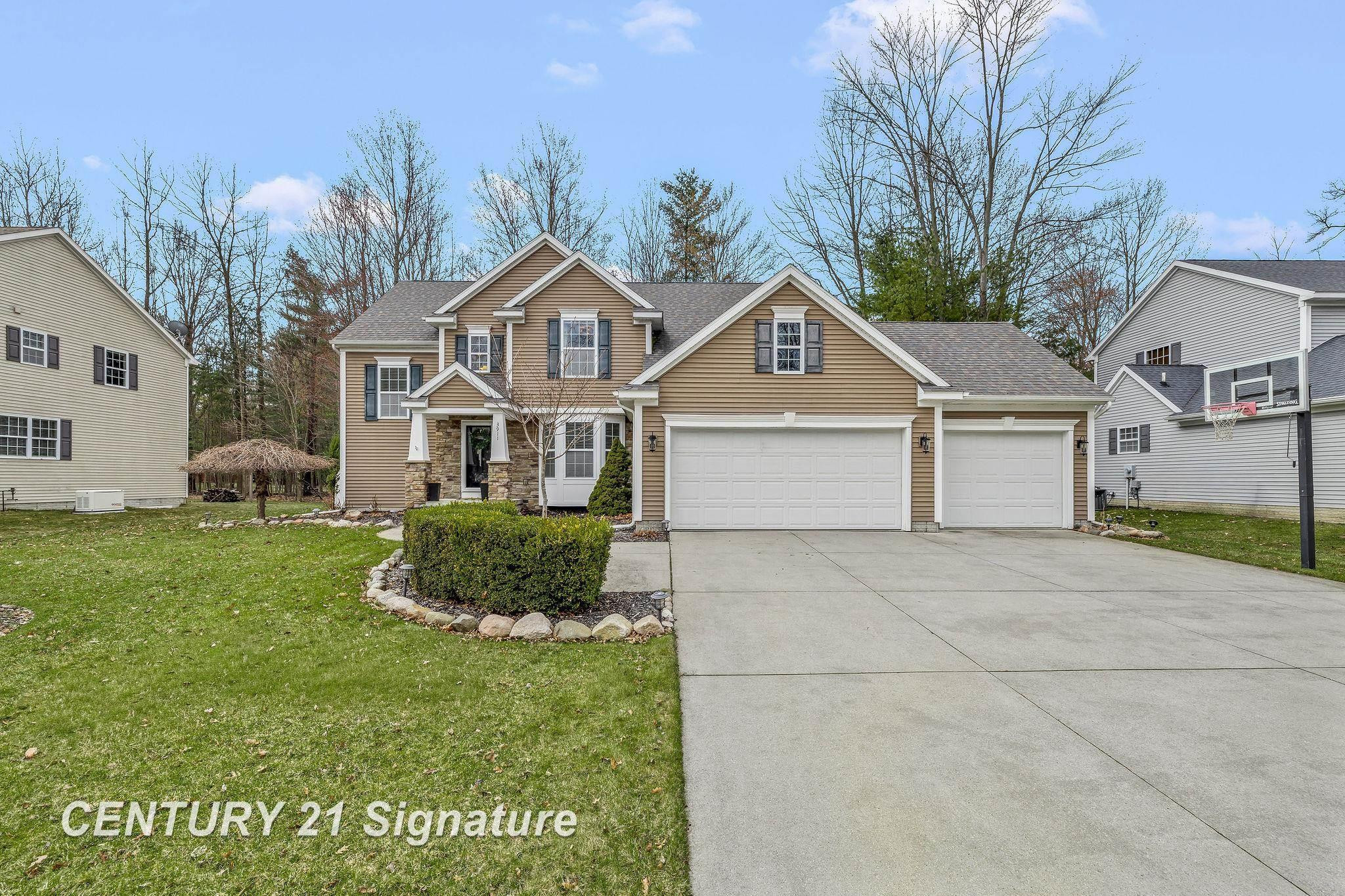 3911 Aspen Way, Midland, MI 48642 — front exterior