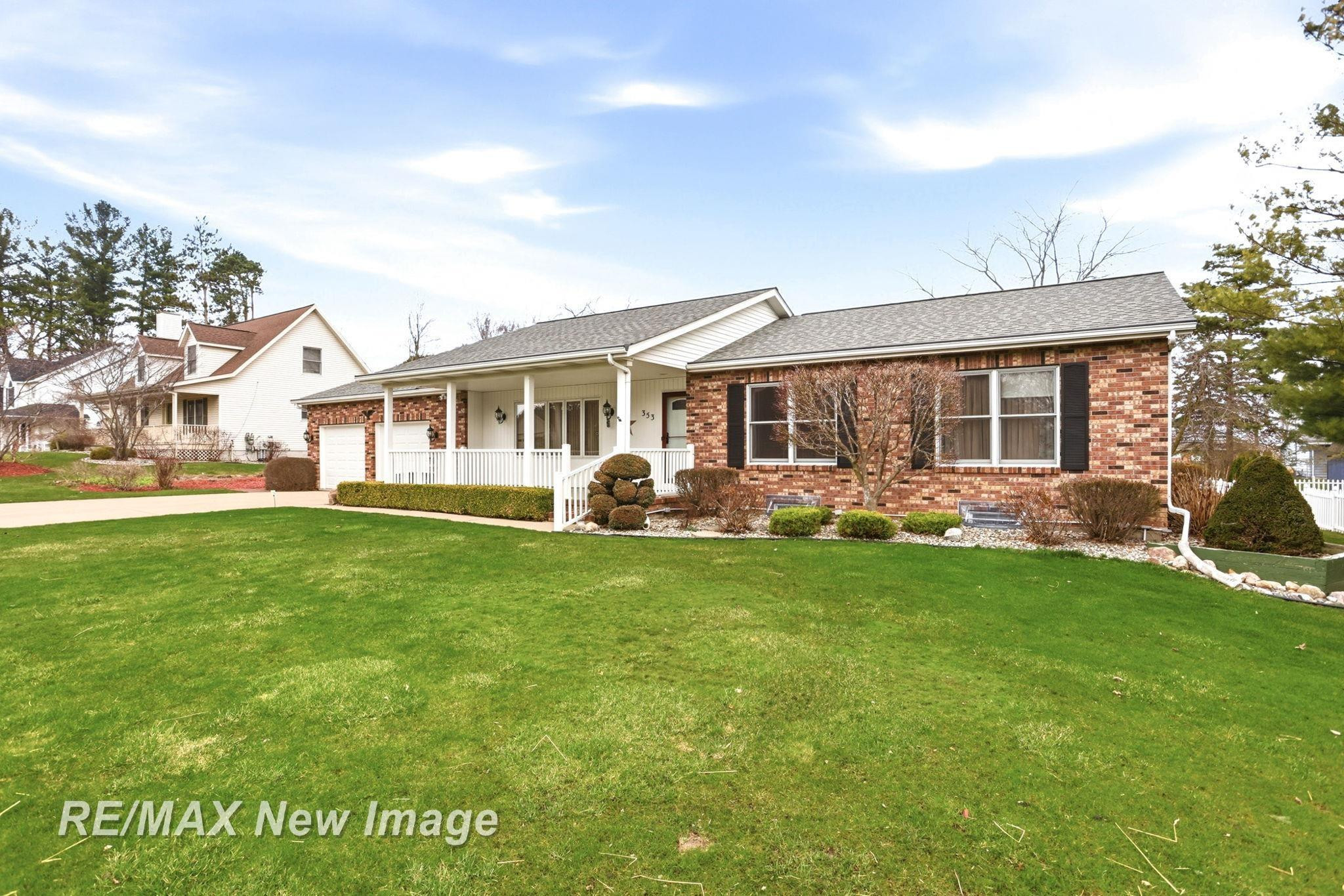 353 Colorado Ridge, Hemlock, MI 48626 — Photo 2